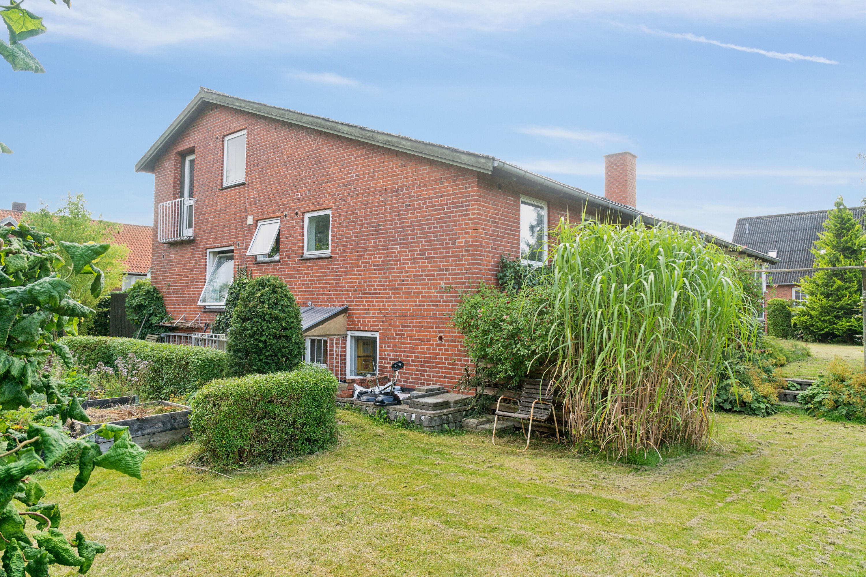 Fremhævet set fra haven billede i fuldskærmstilstand. Billede af Stengårdsvej 25, 4690 Haslev