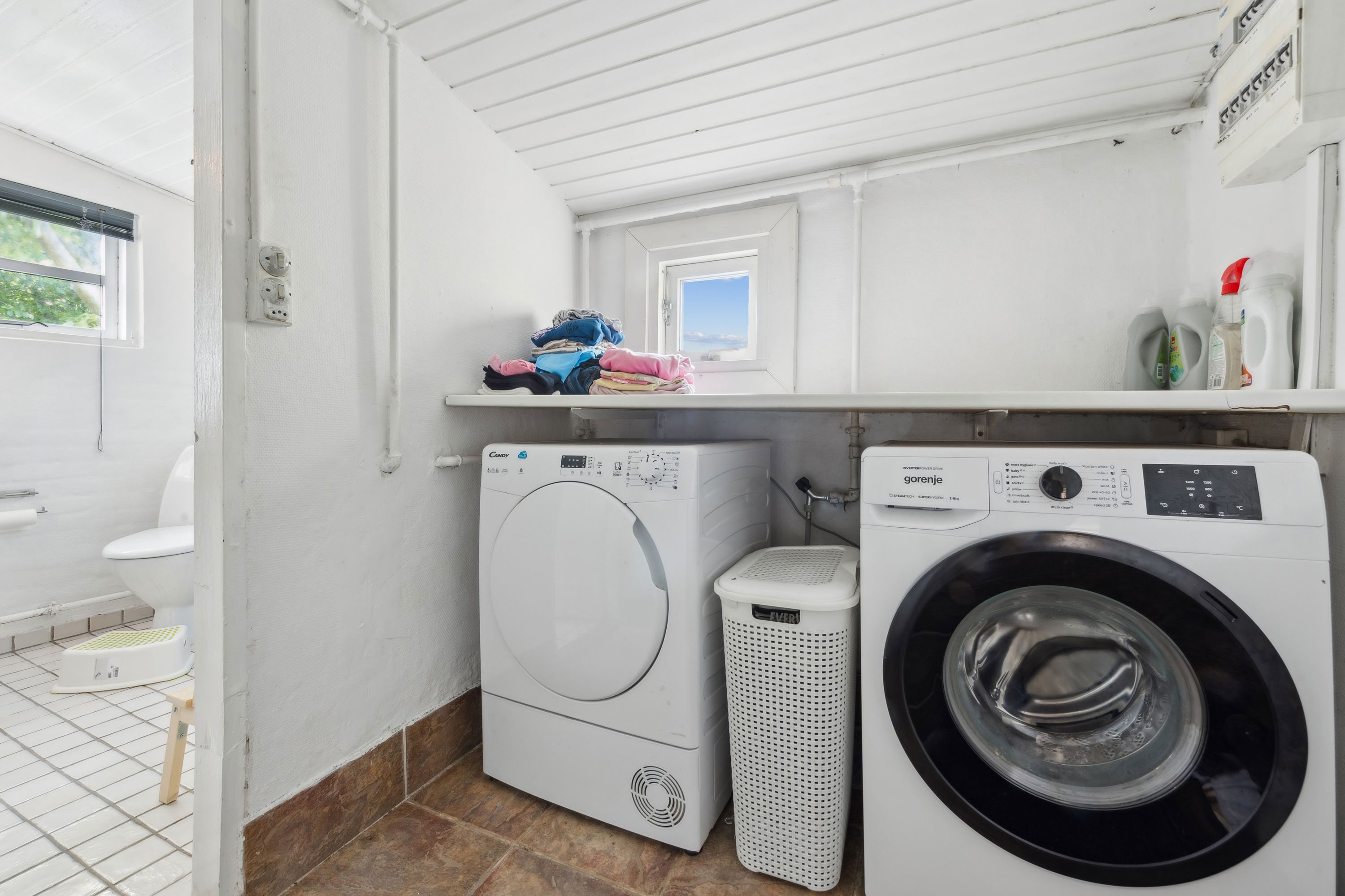 Fremhævet badeværelse billede i fuldskærmstilstand. Billede af Rønnebær Alle 172, 3000 Helsingør