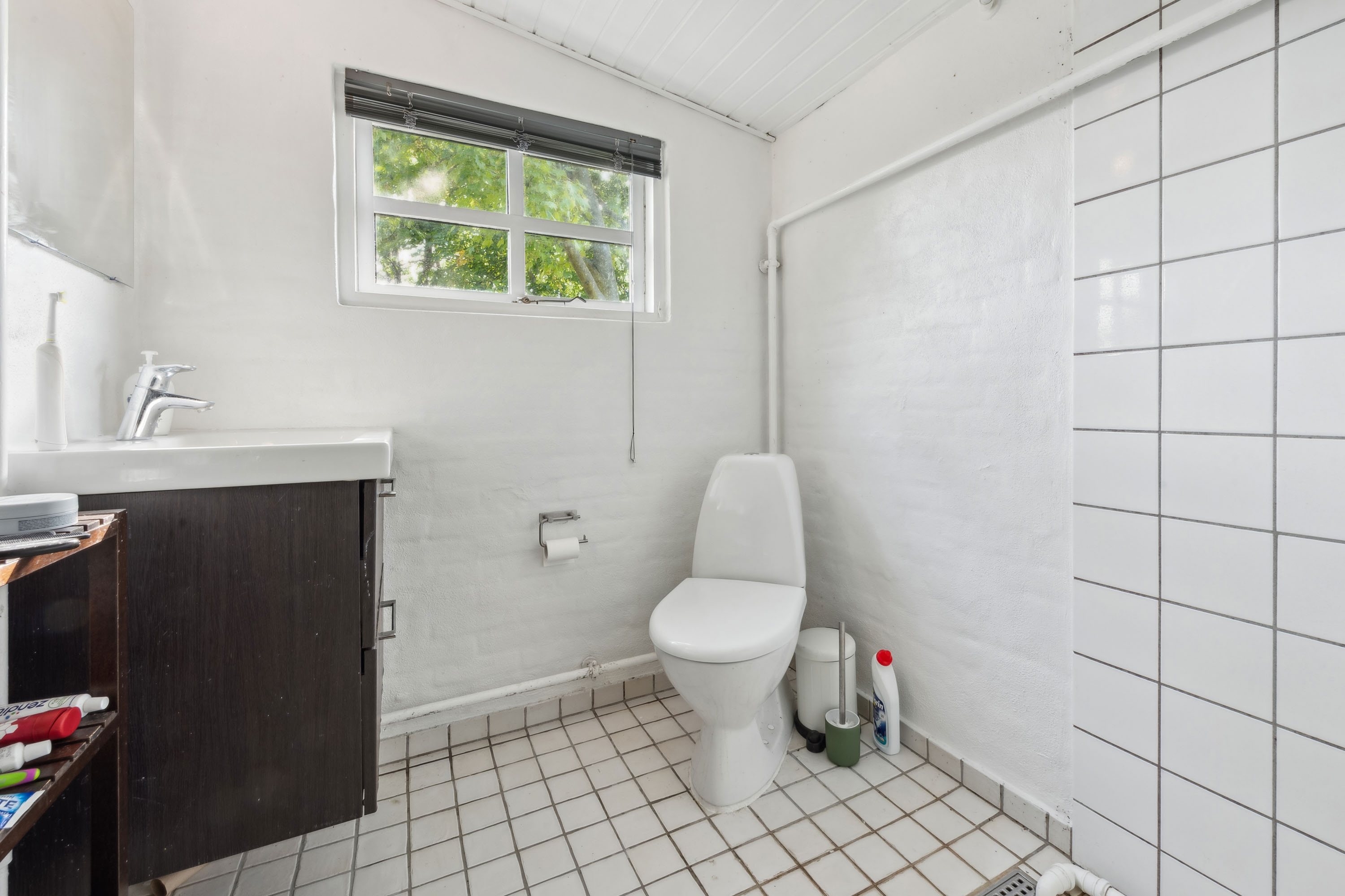 Fremhævet badeværelse billede i fuldskærmstilstand. Billede af Rønnebær Alle 172, 3000 Helsingør