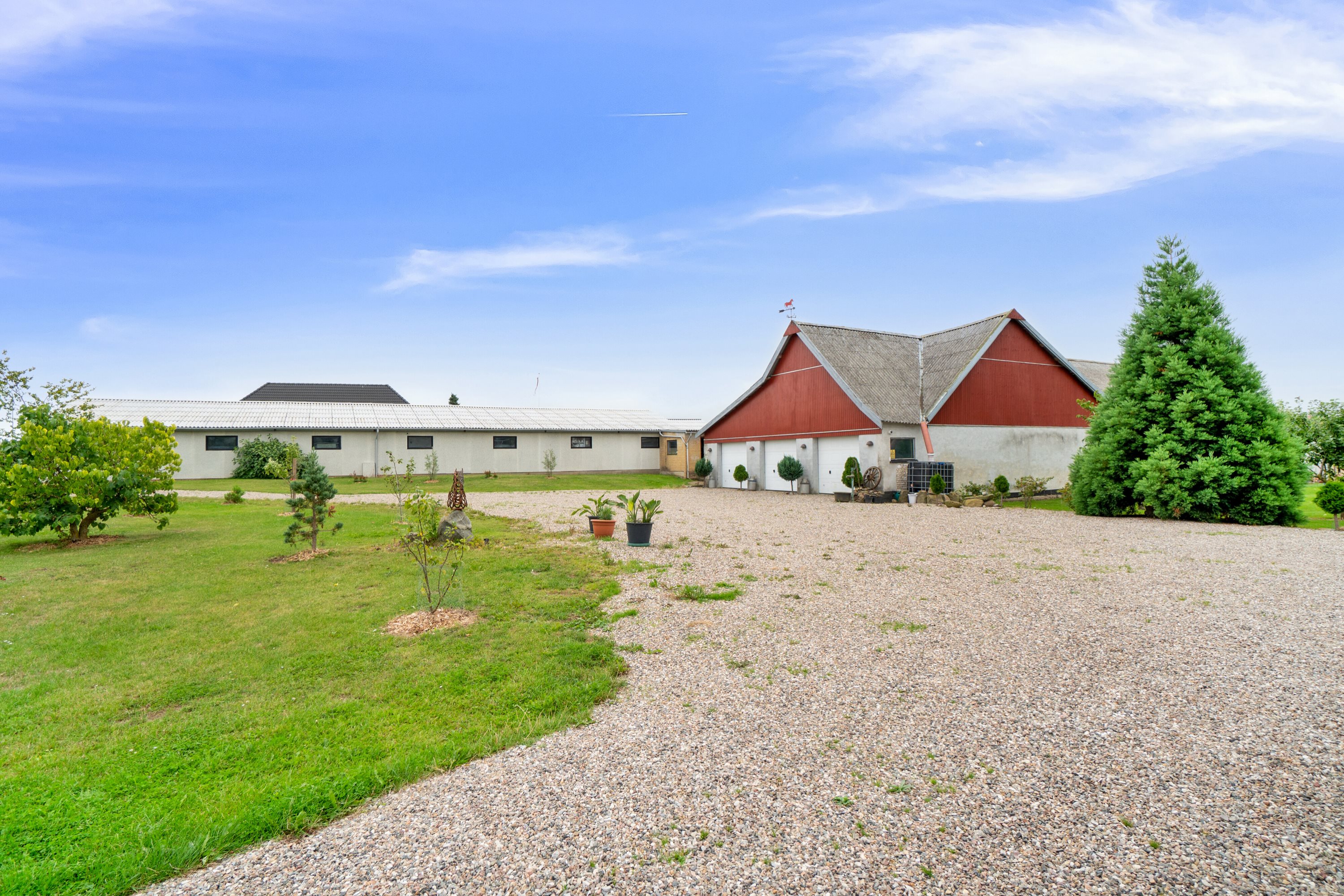 Miniaturebillede 2: set fra vejen. Billede af Elledevej 44, 4400 Kalundborg