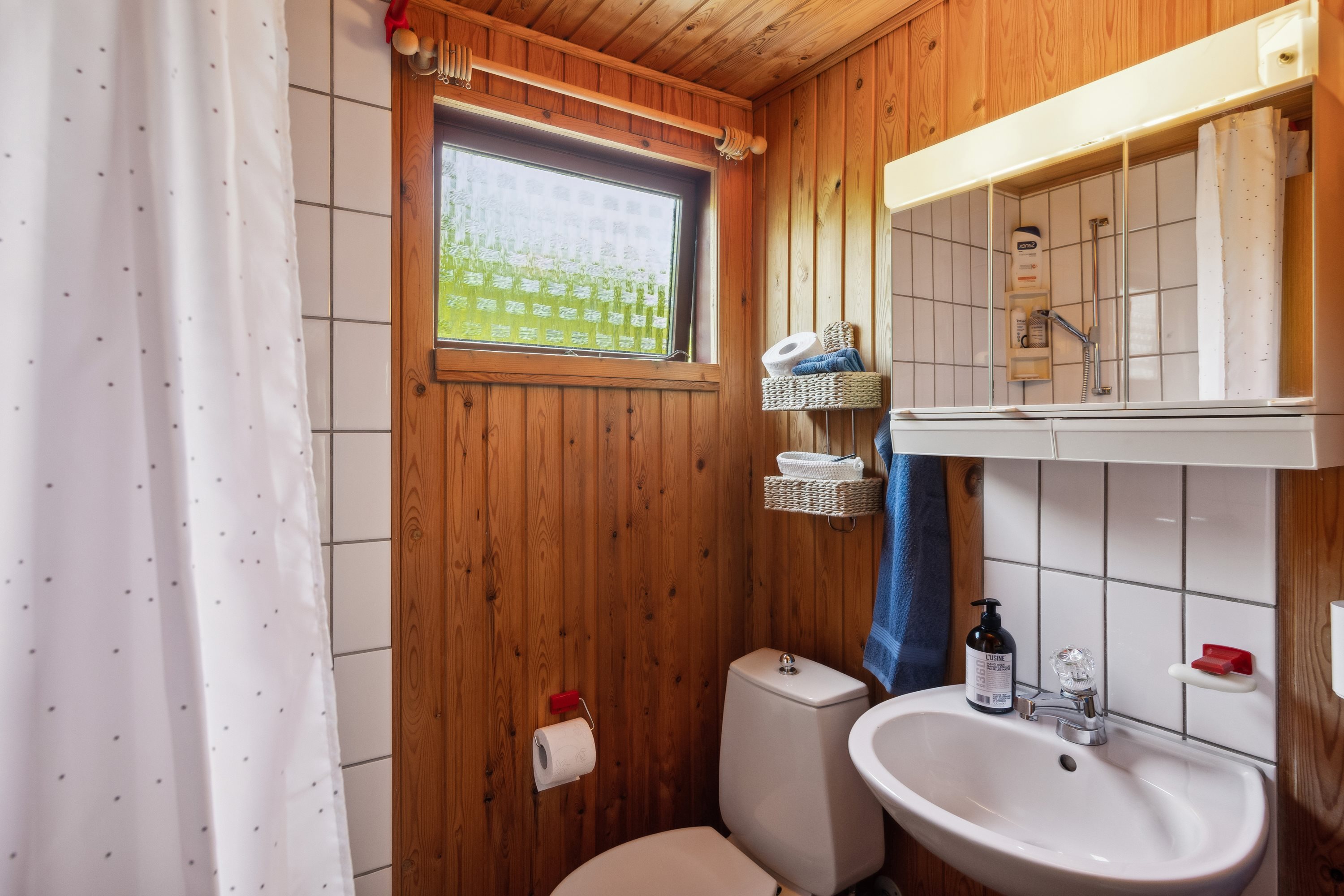 Fremhævet badeværelse billede i fuldskærmstilstand. Billede af Gribvej 11, Esby, 8420 Knebel