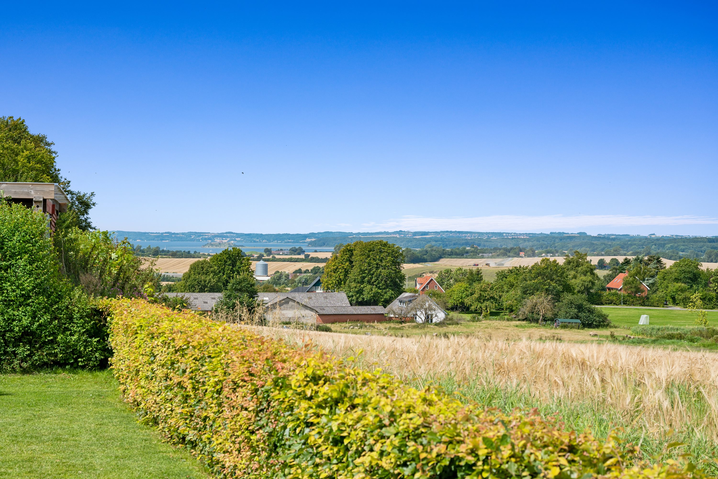 Fremhævet have billede i fuldskærmstilstand. Billede af Skolemarken 19, Grønfeld, 8400 Ebeltoft