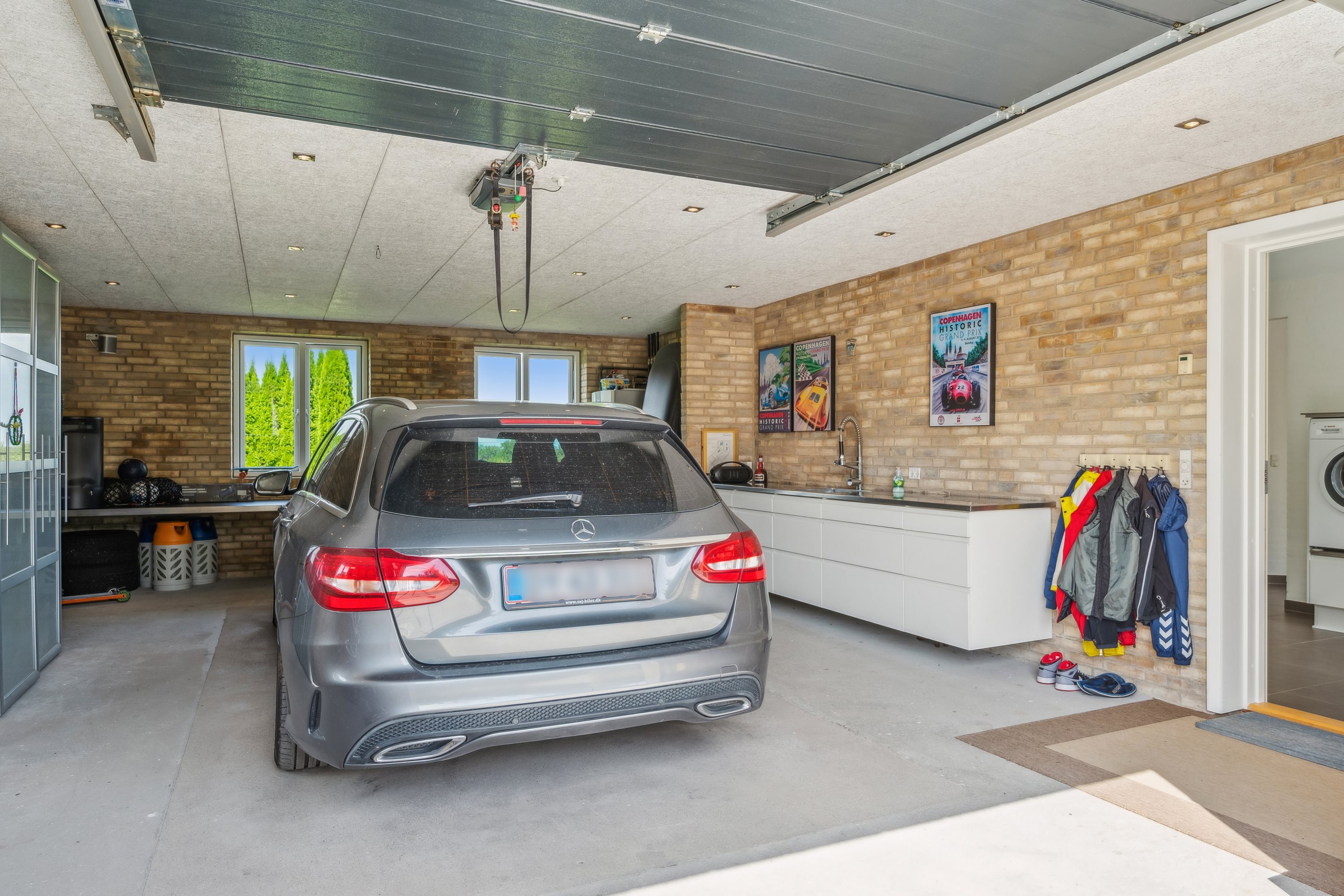 Fremhævet garage billede i fuldskærmstilstand. Billede af Skolemarken 19, Grønfeld, 8400 Ebeltoft