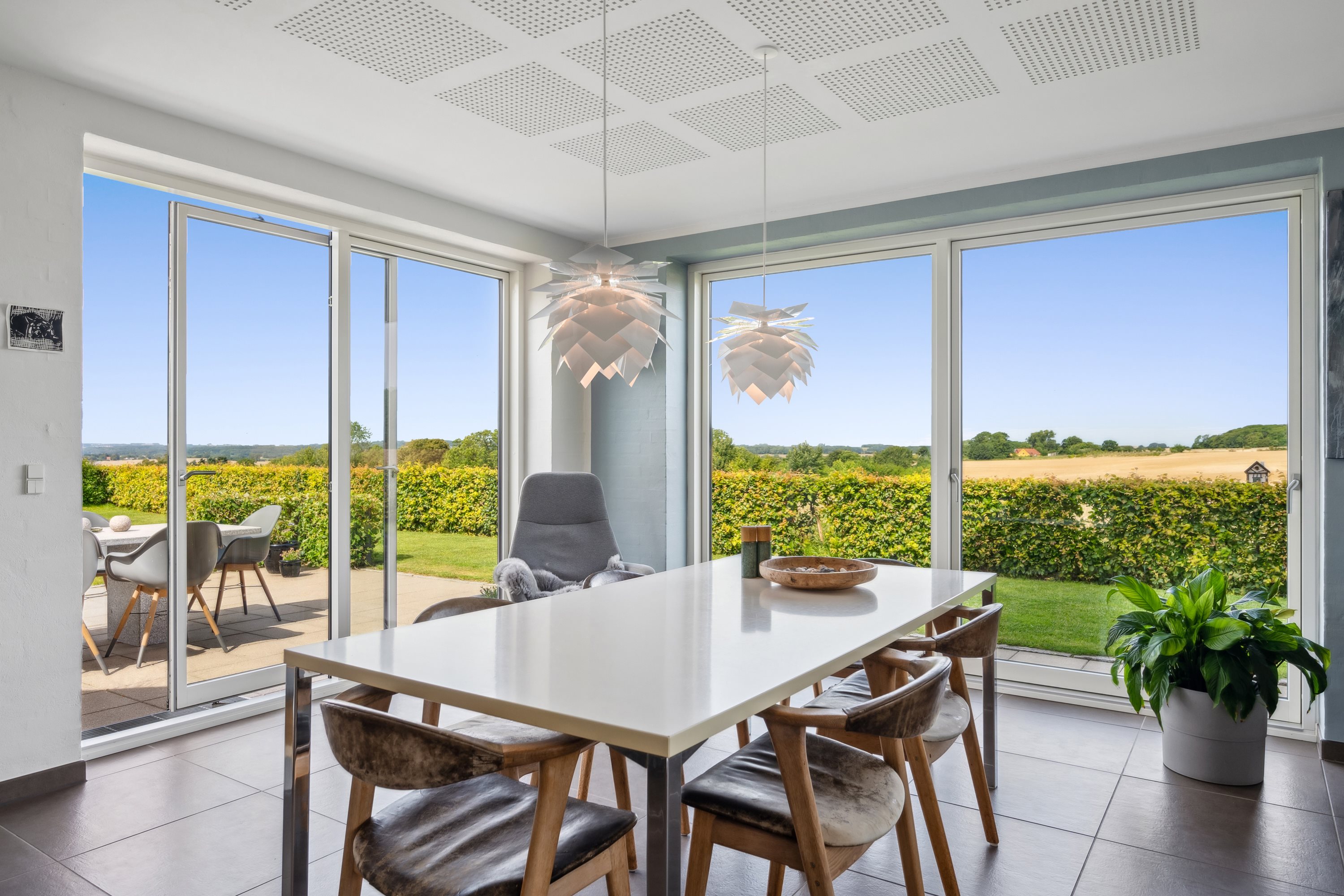 Fremhævet spisestue billede i fuldskærmstilstand. Billede af Skolemarken 19, Grønfeld, 8400 Ebeltoft