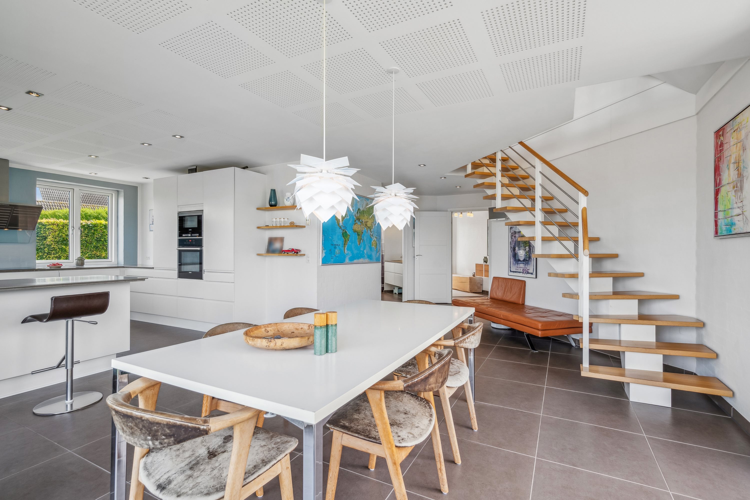 Fremhævet stue billede i fuldskærmstilstand. Billede af Skolemarken 19, Grønfeld, 8400 Ebeltoft