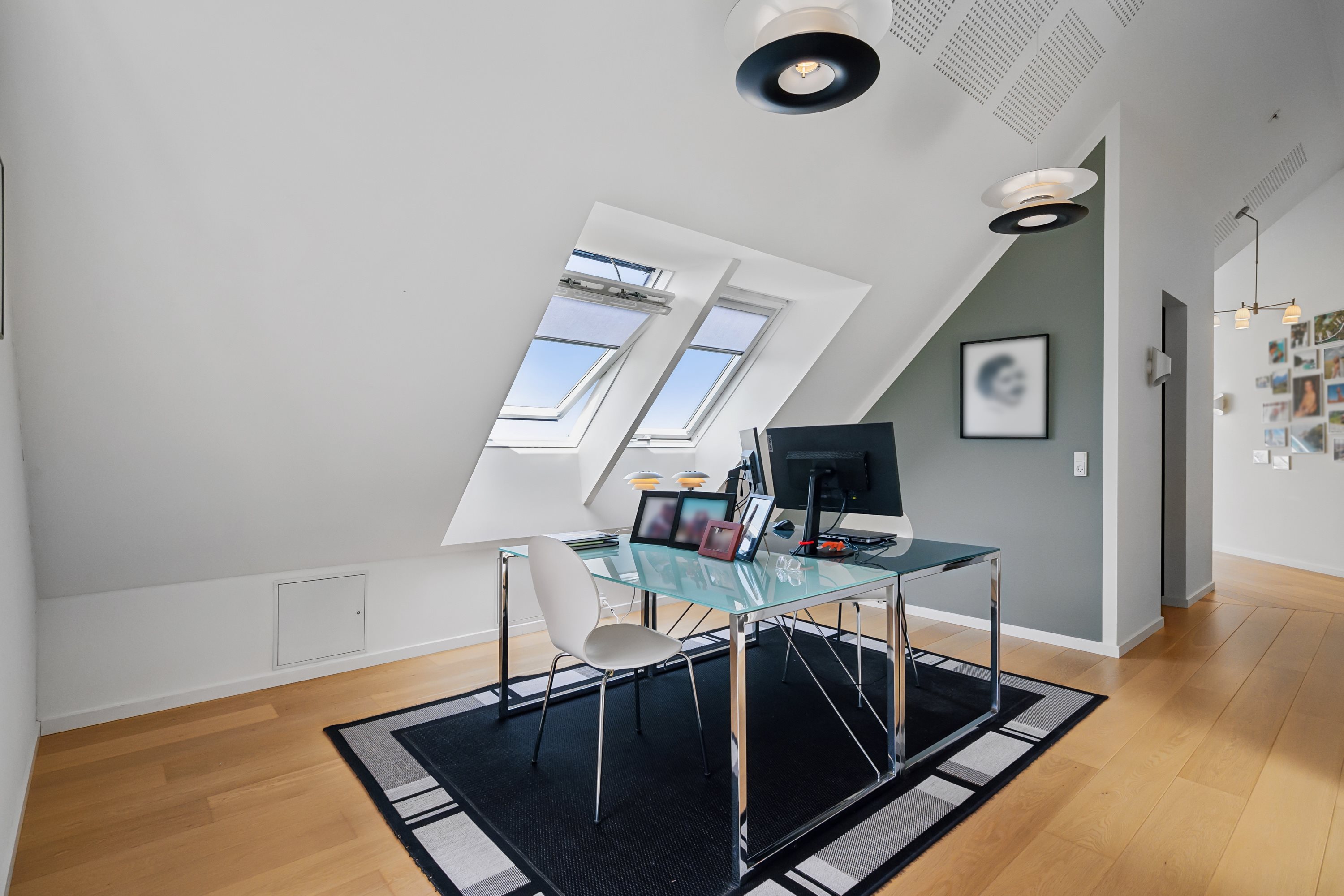 Fremhævet stue billede i fuldskærmstilstand. Billede af Skolemarken 19, Grønfeld, 8400 Ebeltoft