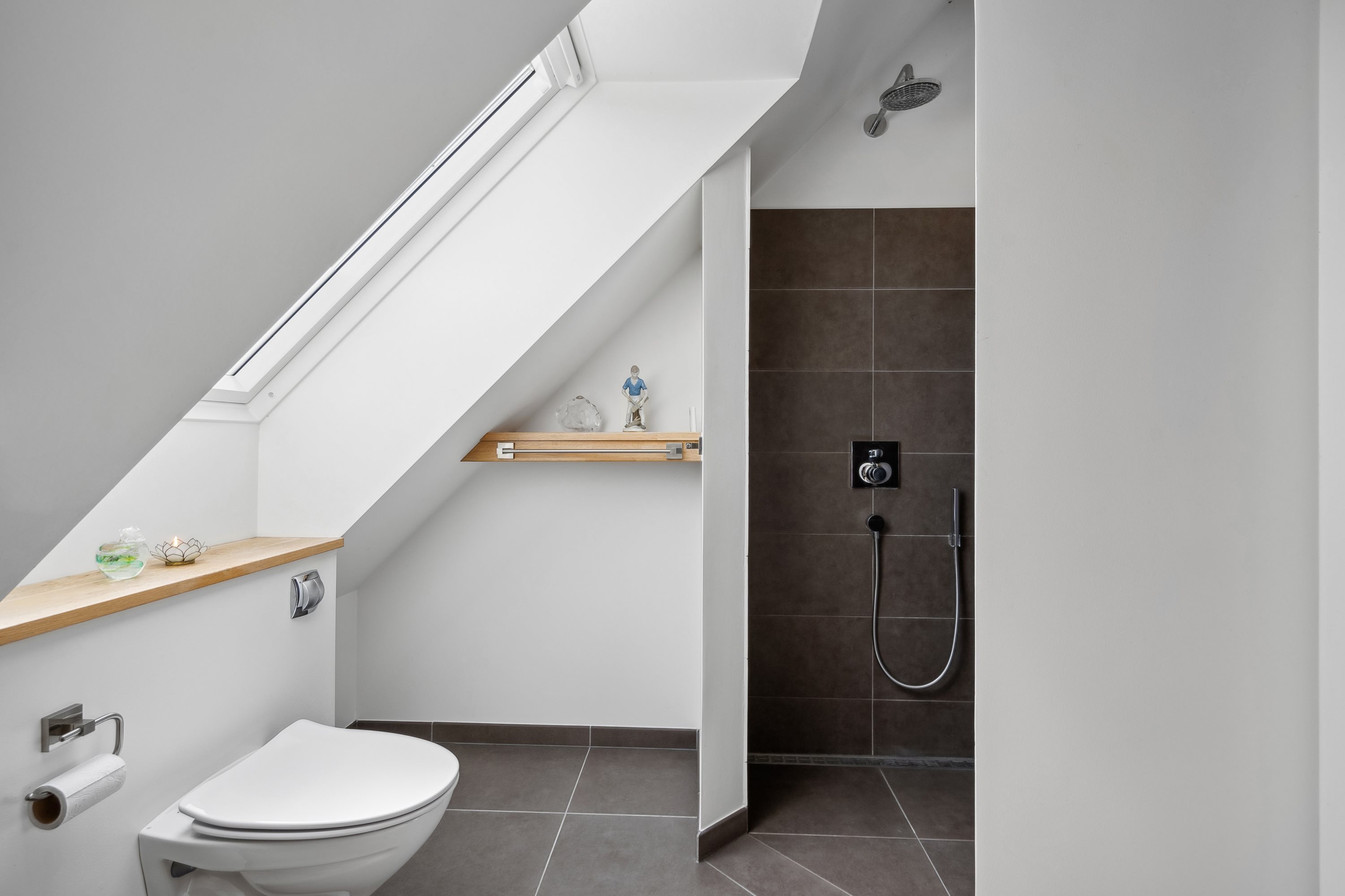 Fremhævet badeværelse billede i fuldskærmstilstand. Billede af Skolemarken 19, Grønfeld, 8400 Ebeltoft