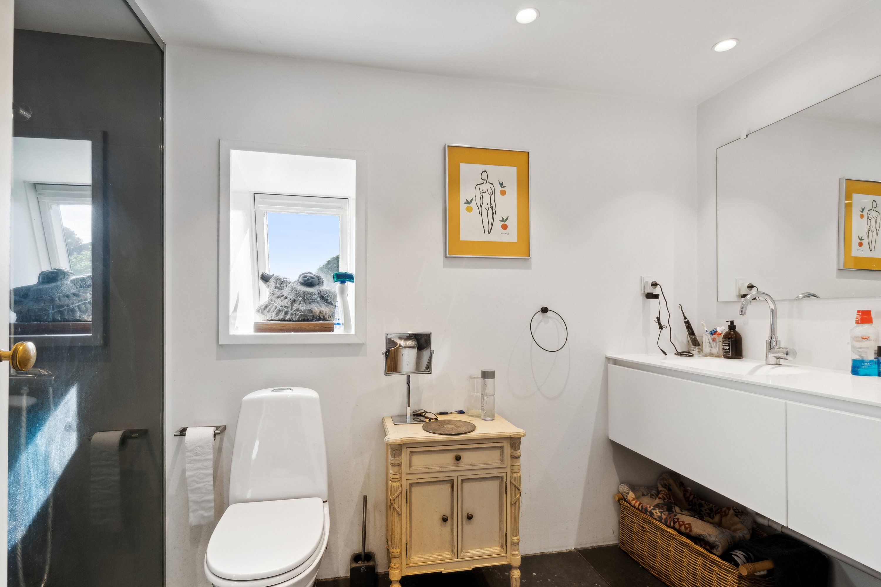 Fremhævet badeværelse billede i fuldskærmstilstand. Billede af Slotsalleen 6B, 2930 Klampenborg