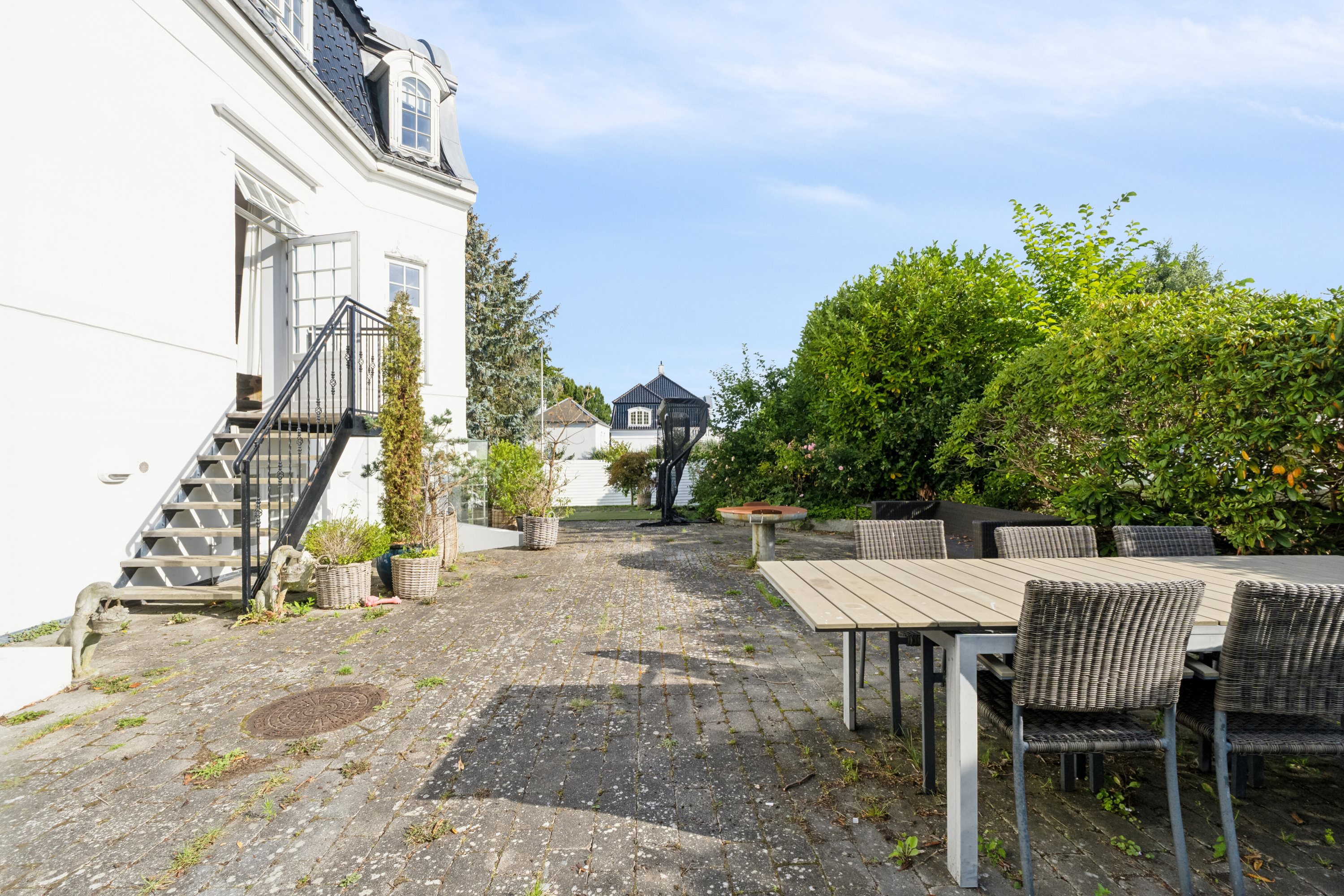 Miniaturebillede 2: set fra haven. Billede af Slotsalleen 6B, 2930 Klampenborg