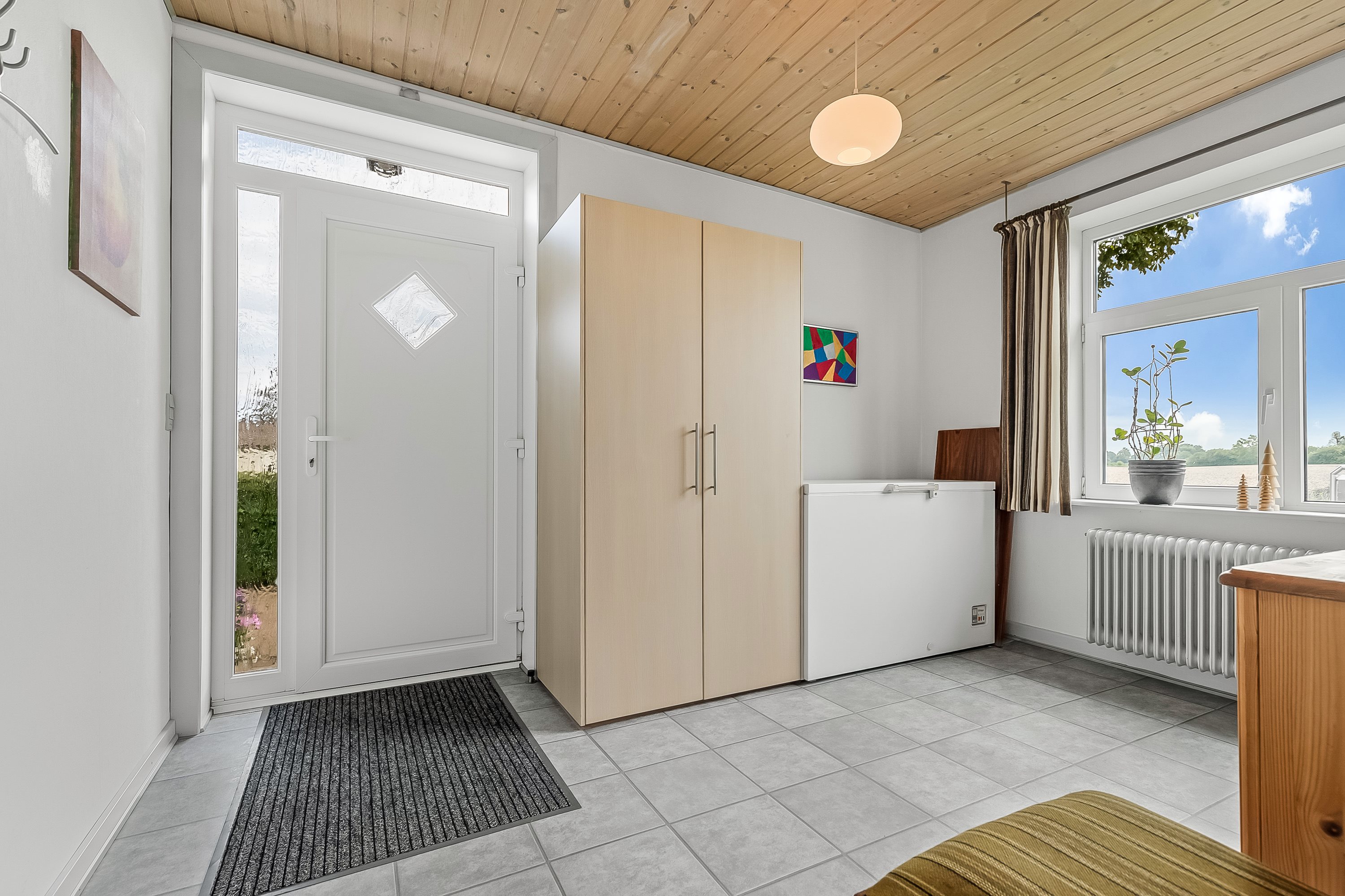 Fremhævet entré billede i fuldskærmstilstand. Billede af Fjællebrovej 13, 6093 Sjølund