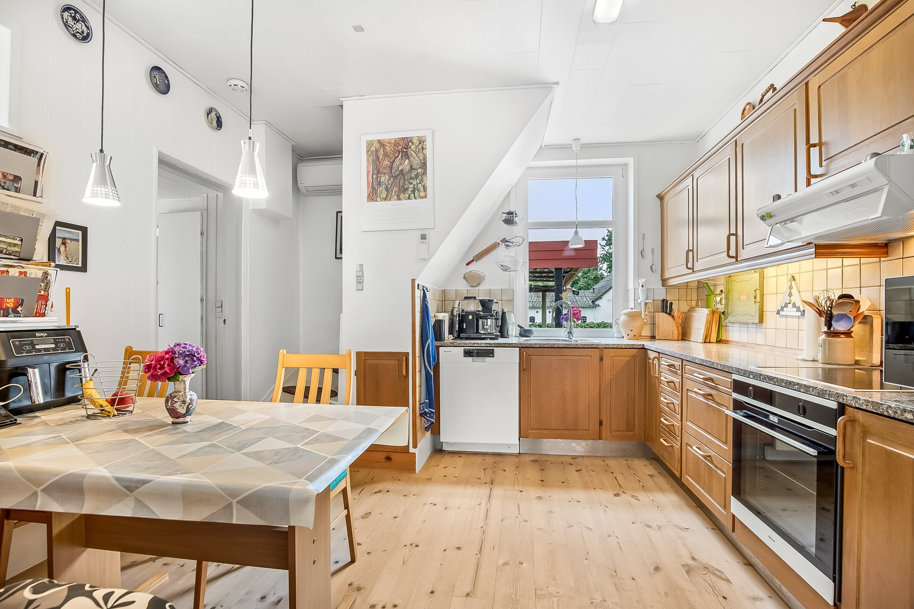 Fremhævet køkken billede i fuldskærmstilstand. Billede af Fjællebrovej 13, 6093 Sjølund