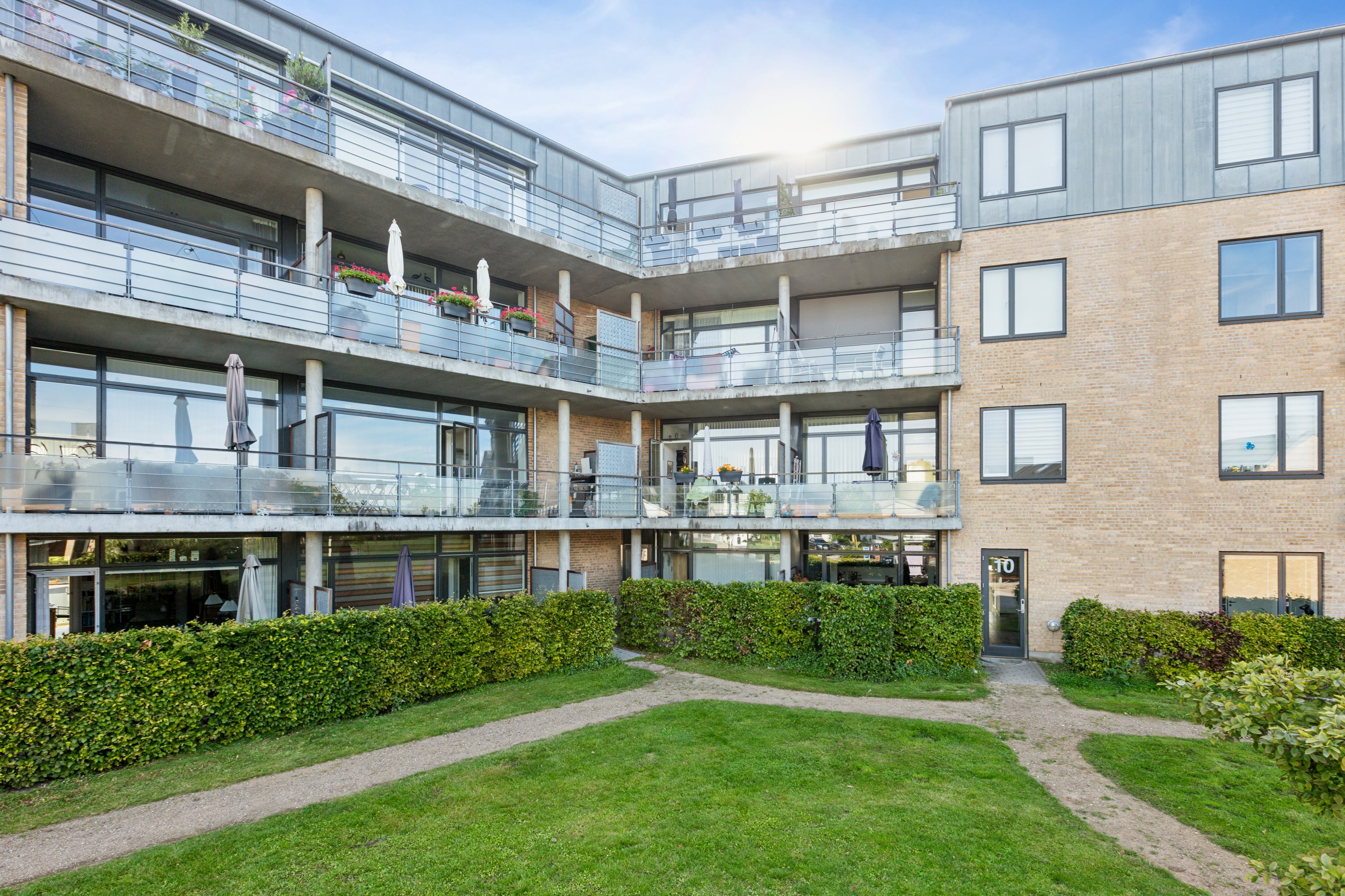 Fremhævet ejendom 1 billede i fuldskærmstilstand. Billede af Åsvinget 8, 1. tv., 2665 Vallensbæk Strand