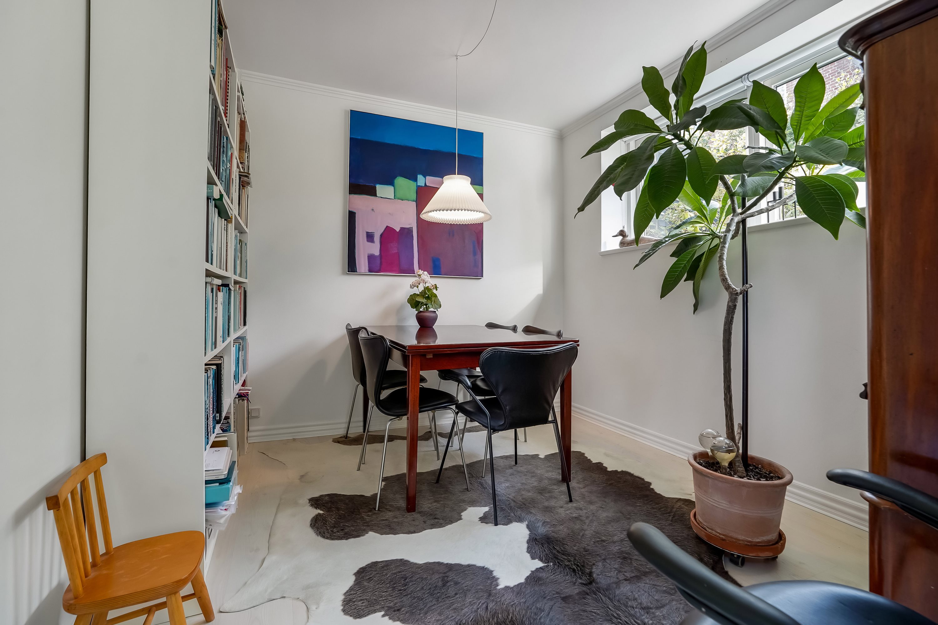 Fremhævet stue billede i fuldskærmstilstand. Billede af Langelinie 103, kld.., 5230 Odense M