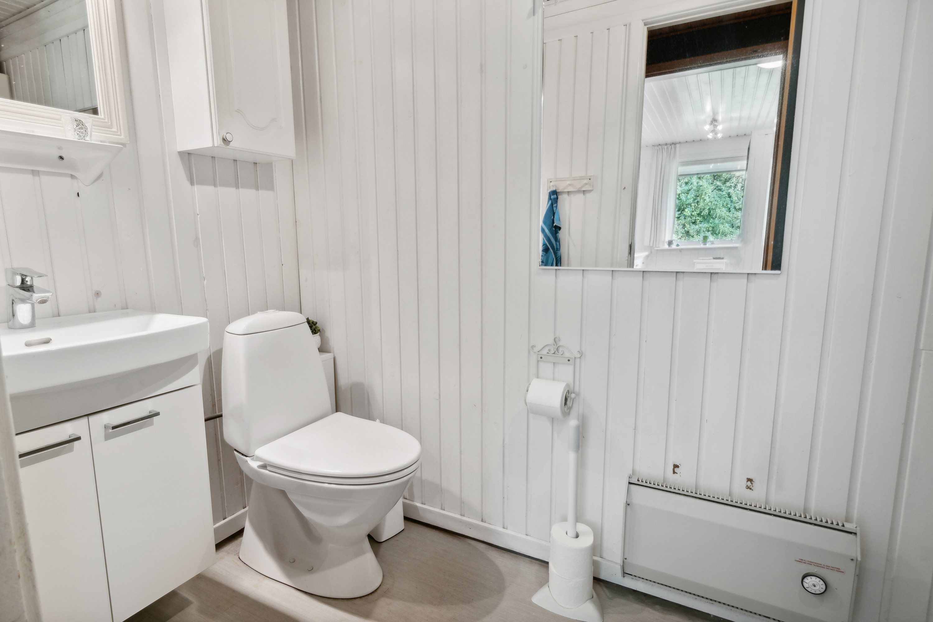 Fremhævet badeværelse billede i fuldskærmstilstand. Billede af Kragekæret 5, Tornby, 9850 Hirtshals