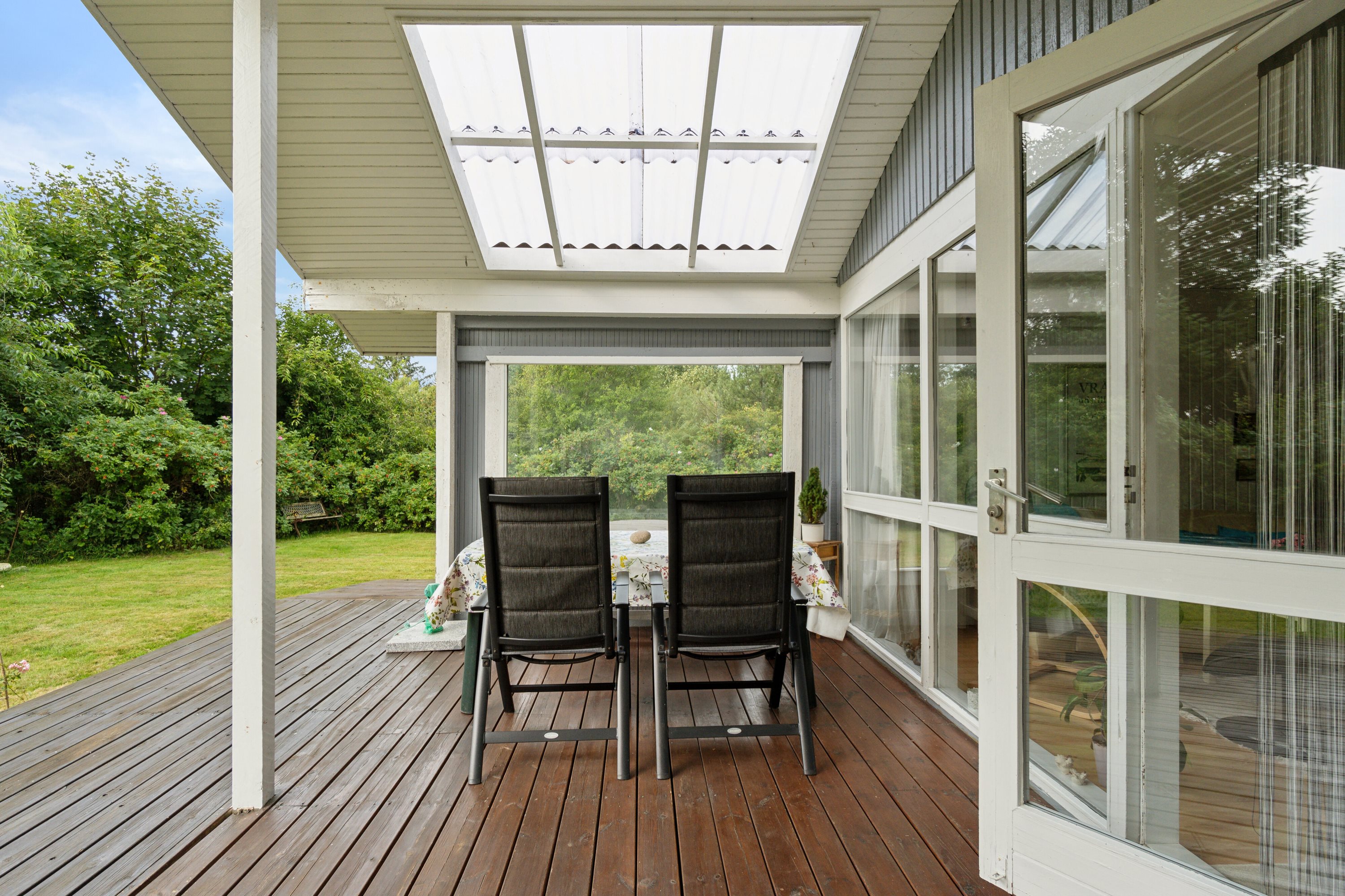 Fremhævet overdækket terrasse billede i fuldskærmstilstand. Billede af Kragekæret 5, Tornby, 9850 Hirtshals