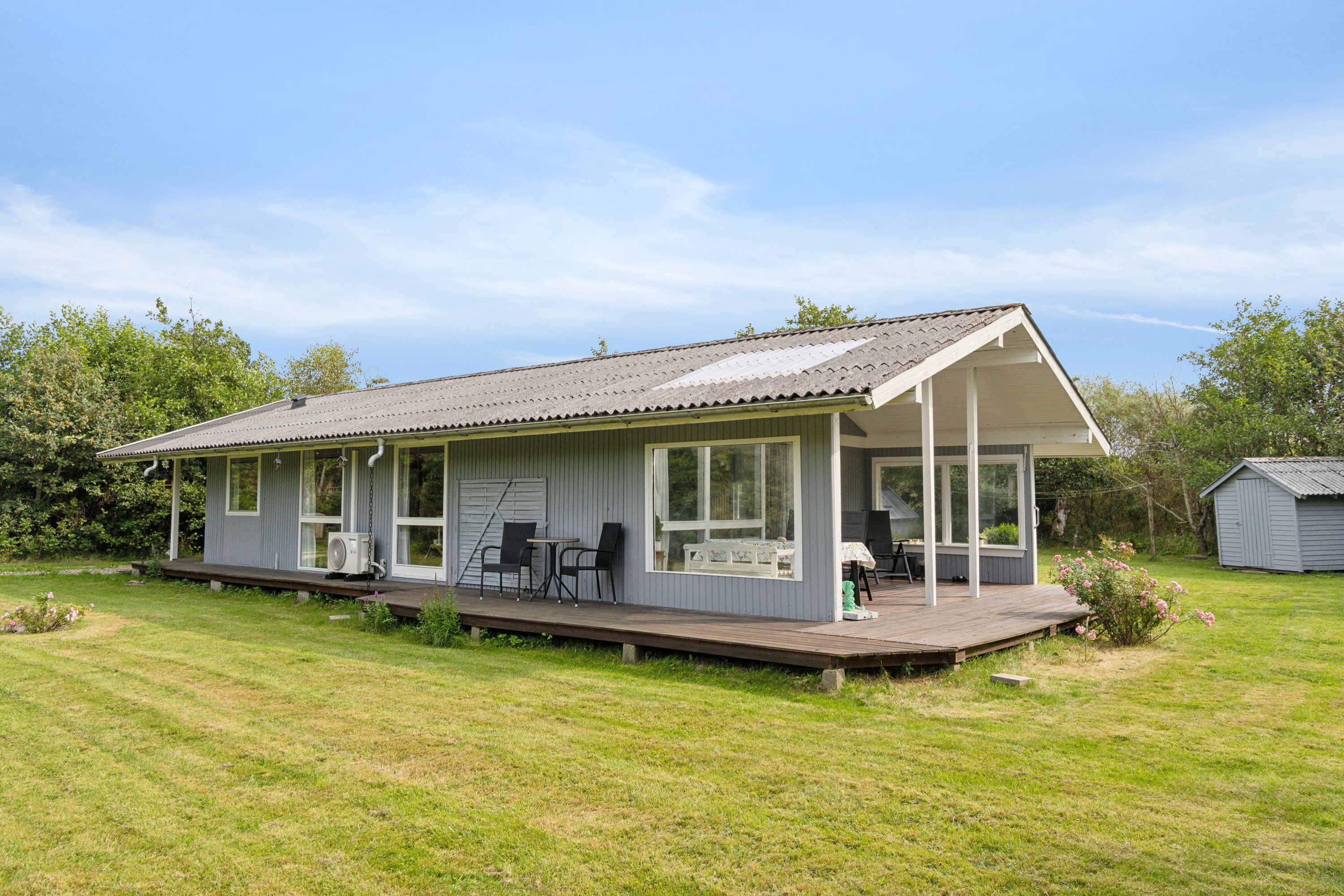 Fremhævet set fra haven billede i fuldskærmstilstand. Billede af Kragekæret 5, Tornby, 9850 Hirtshals