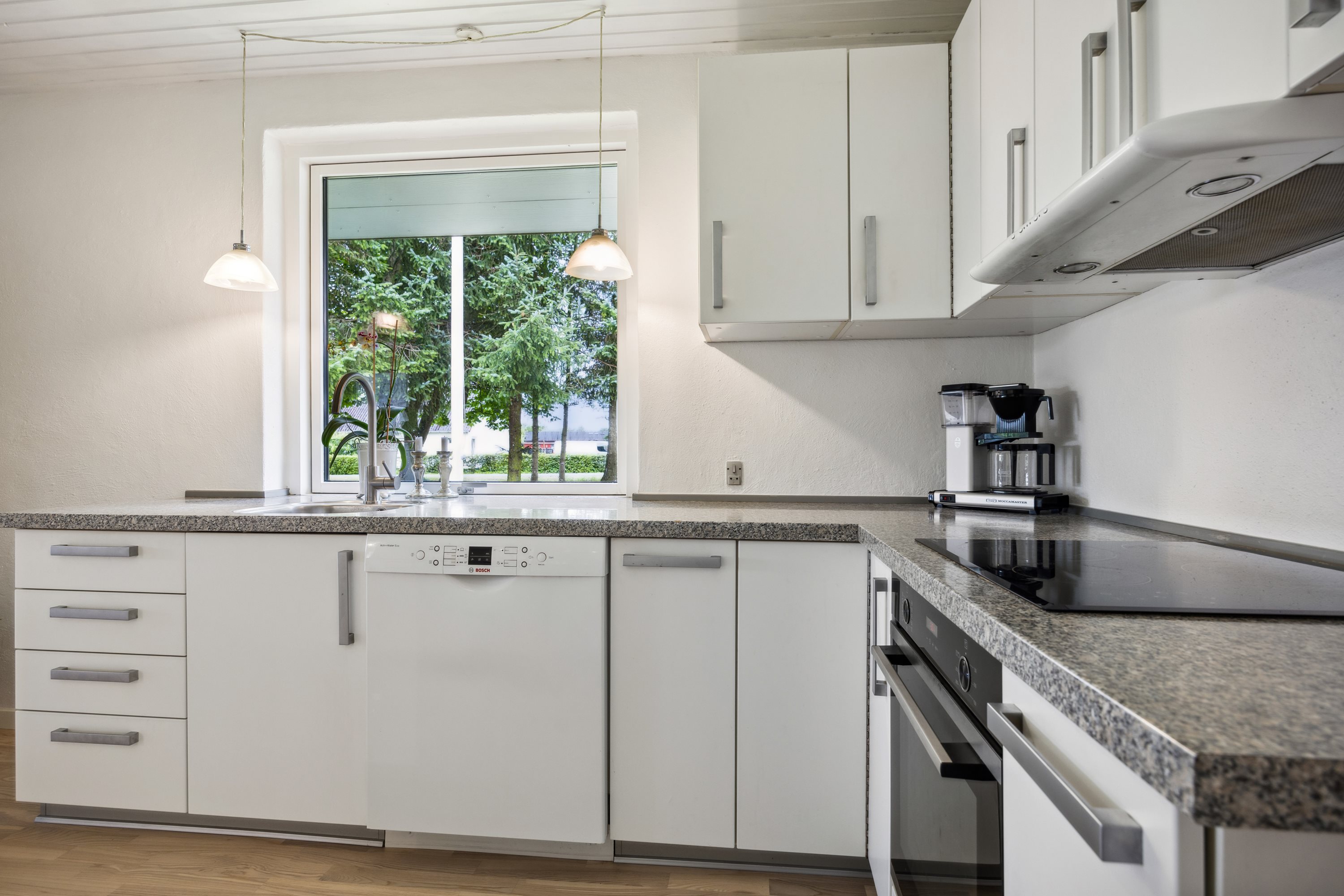 Fremhævet køkken billede i fuldskærmstilstand. Billede af Tranekærvej 91, Kaas, 9490 Pandrup