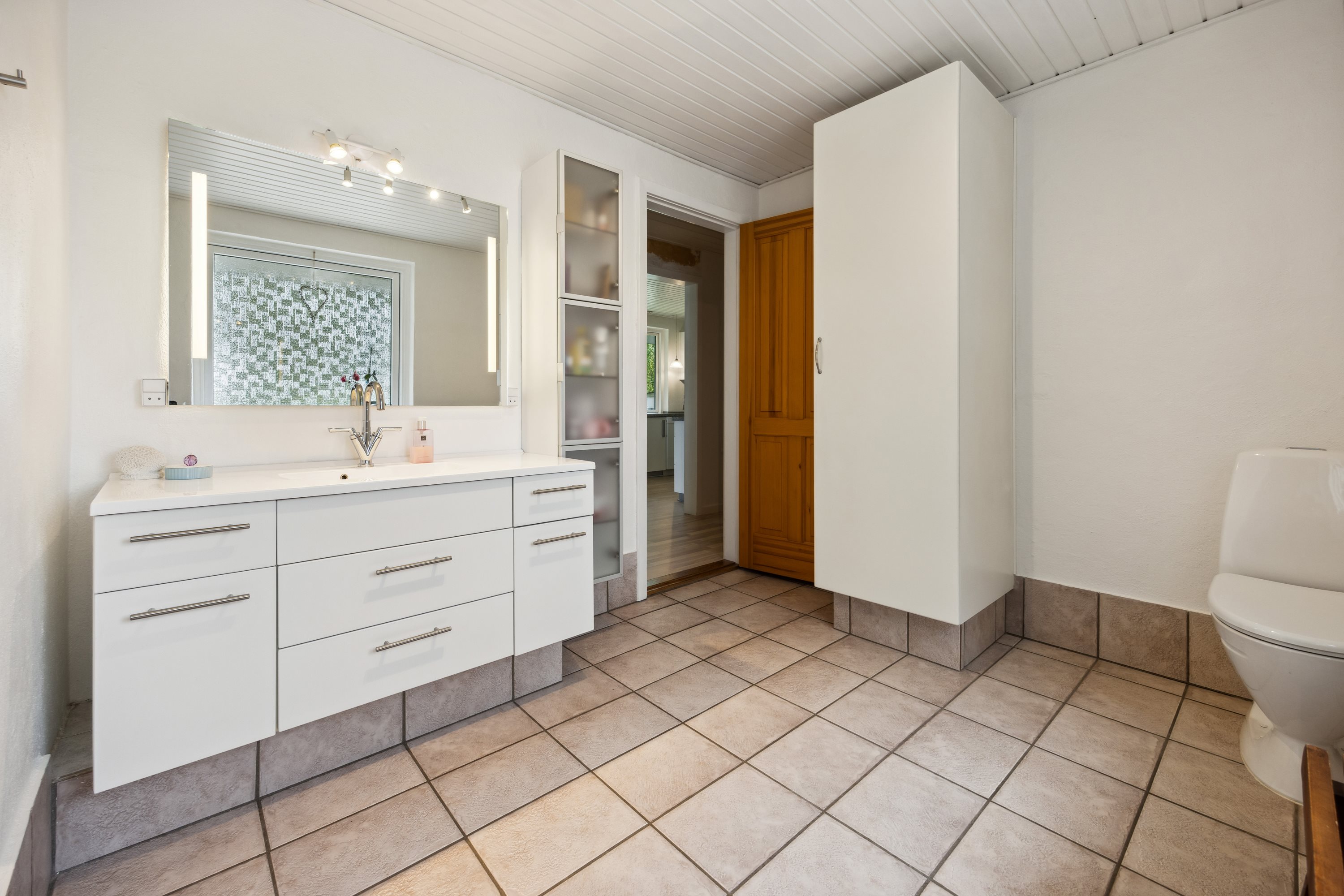 Fremhævet badeværelse billede i fuldskærmstilstand. Billede af Tranekærvej 91, Kaas, 9490 Pandrup