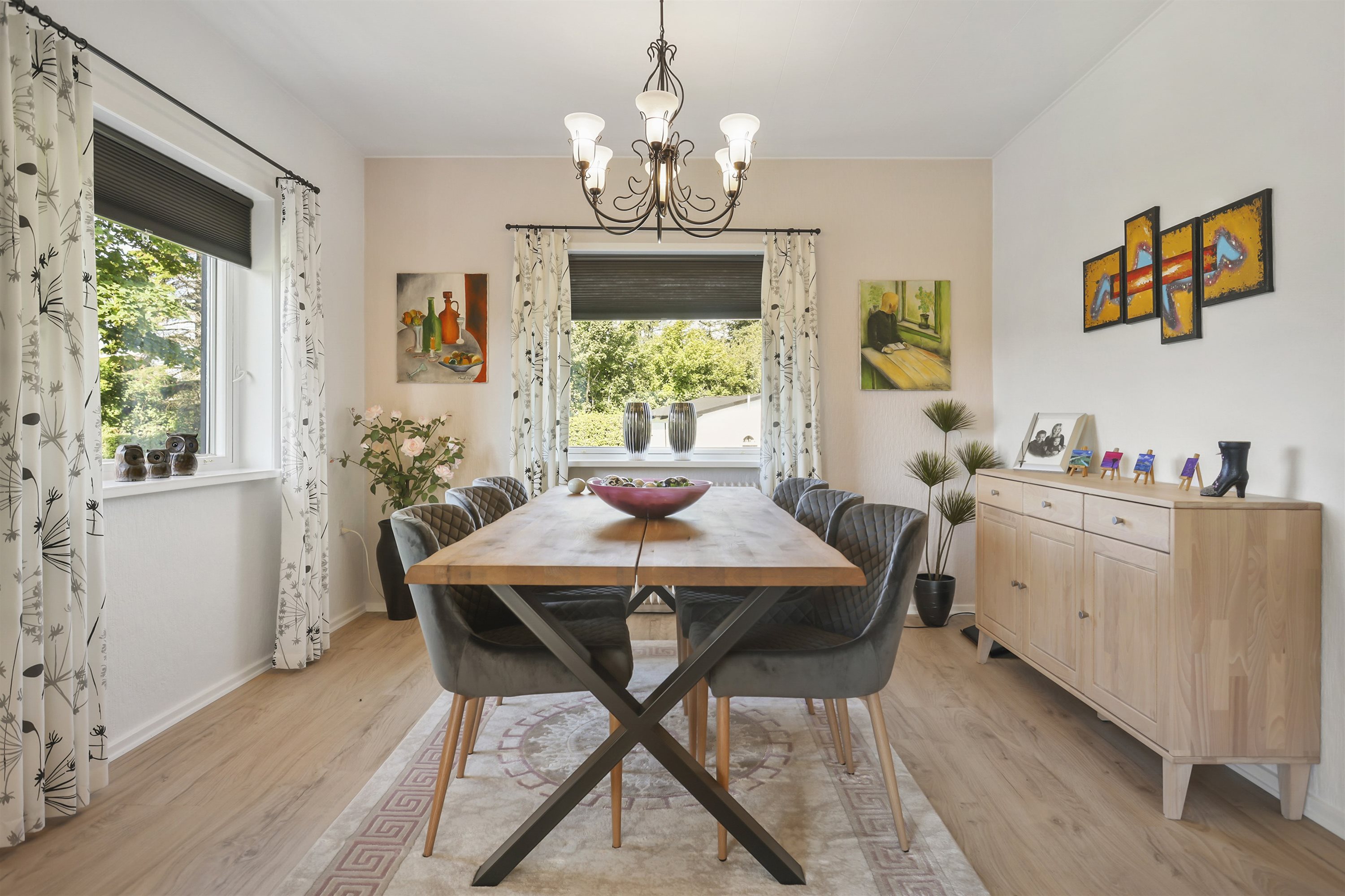 Fremhævet spisestue billede i fuldskærmstilstand. Billede af Abildgårdsvej 23, 9900 Frederikshavn