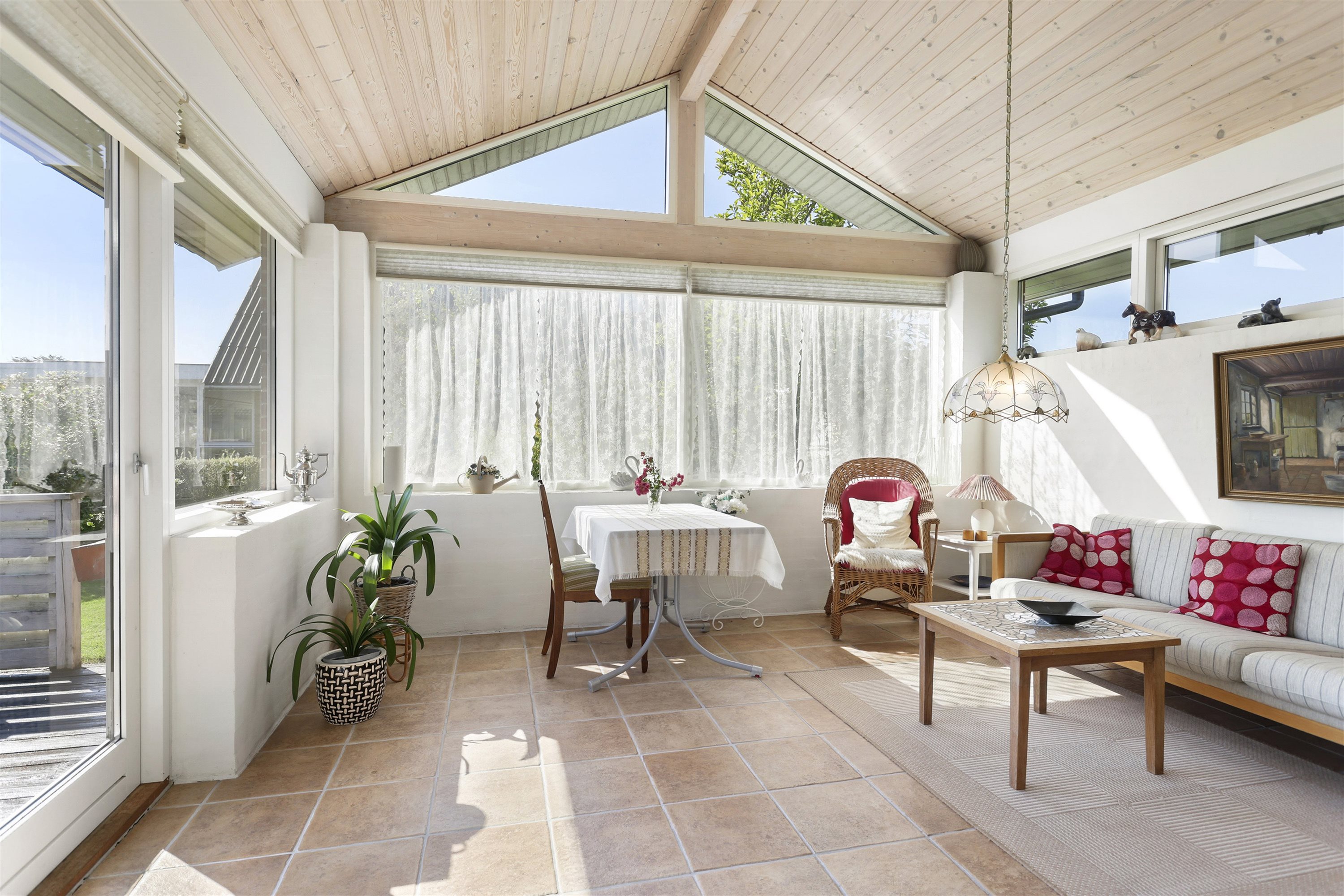 Fremhævet stue billede i fuldskærmstilstand. Billede af Højlundsvej 42, 9750 Østervrå