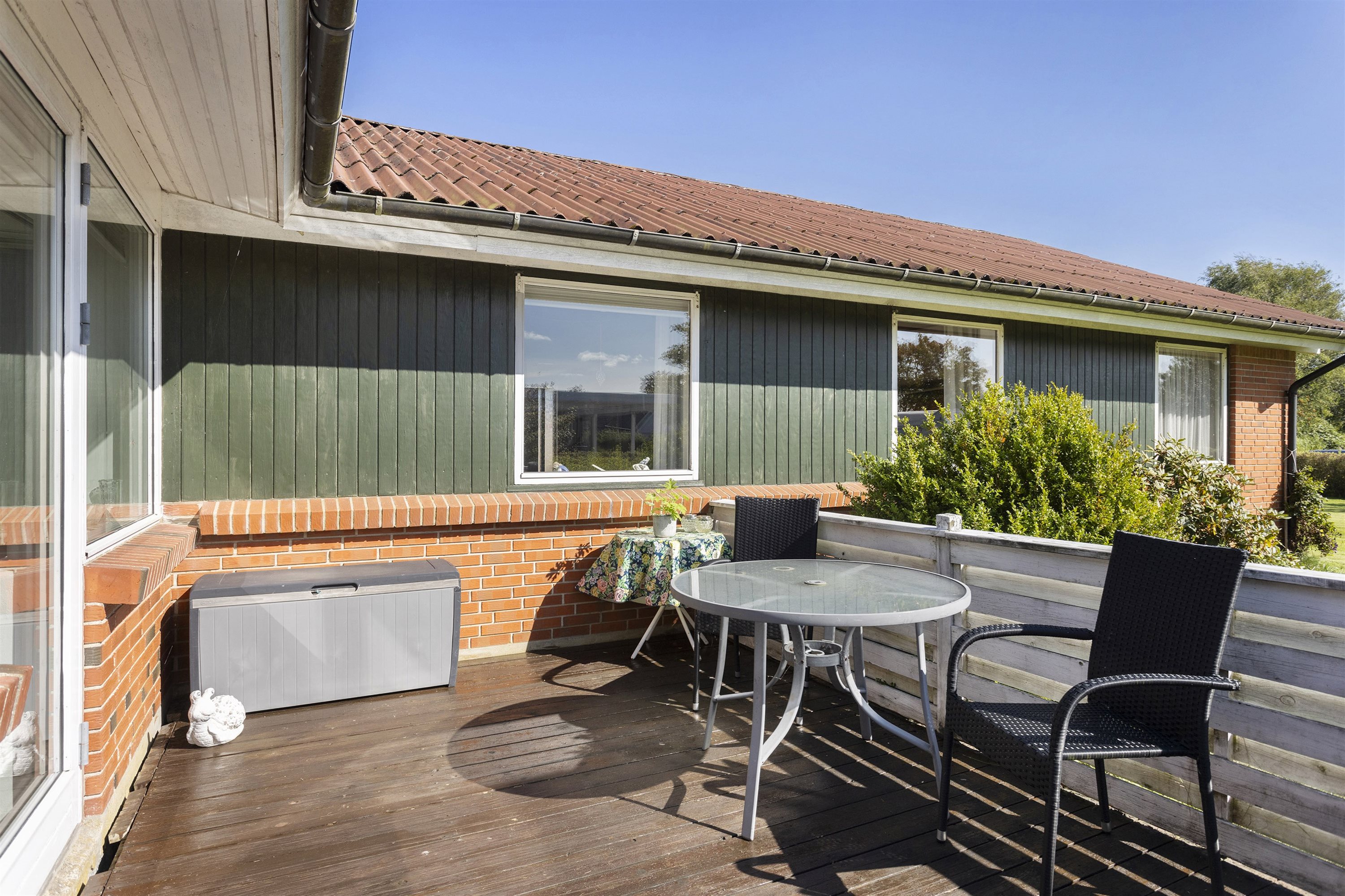 Fremhævet terrasse billede i fuldskærmstilstand. Billede af Højlundsvej 42, 9750 Østervrå