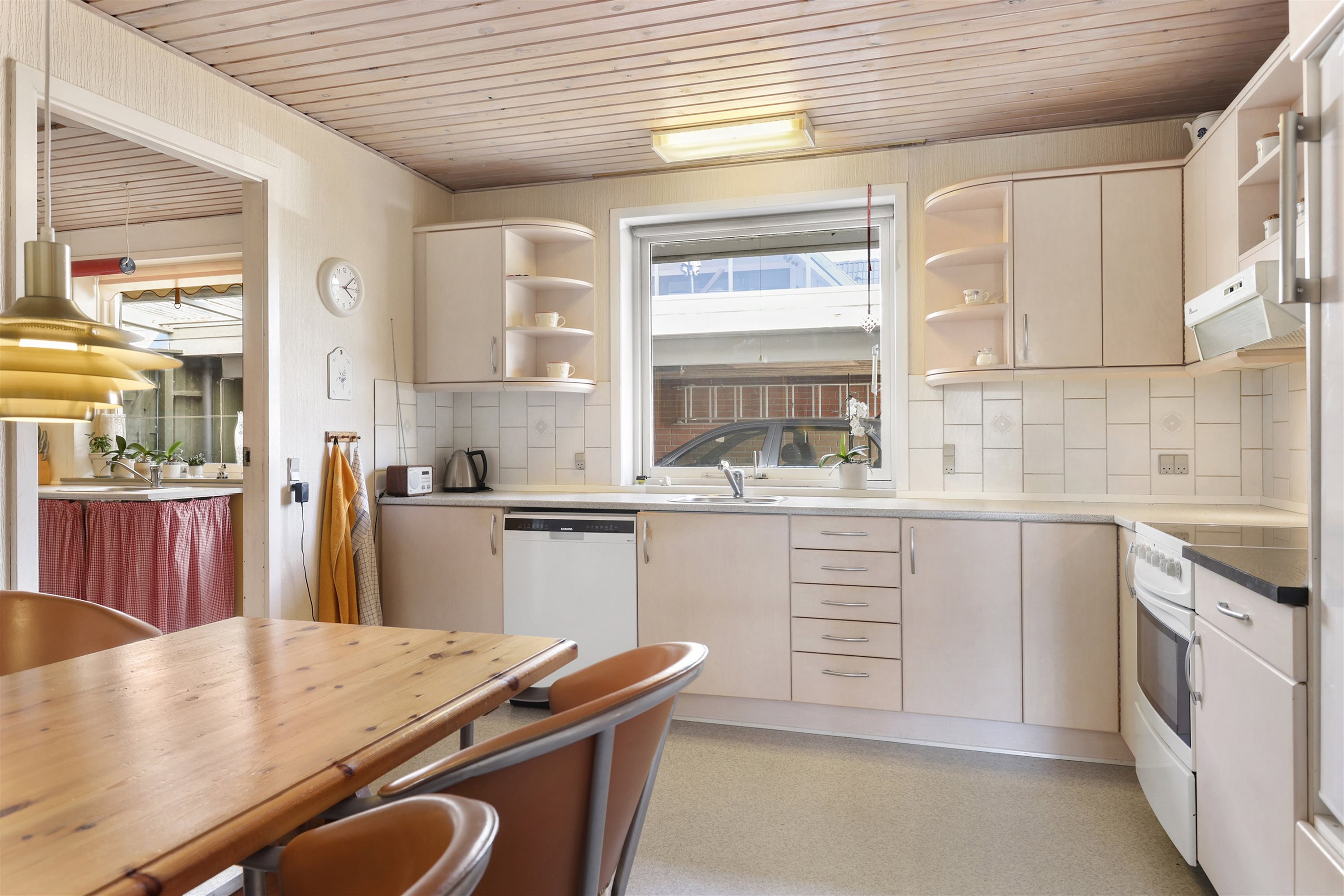 Fremhævet køkken billede i fuldskærmstilstand. Billede af Højlundsvej 42, 9750 Østervrå