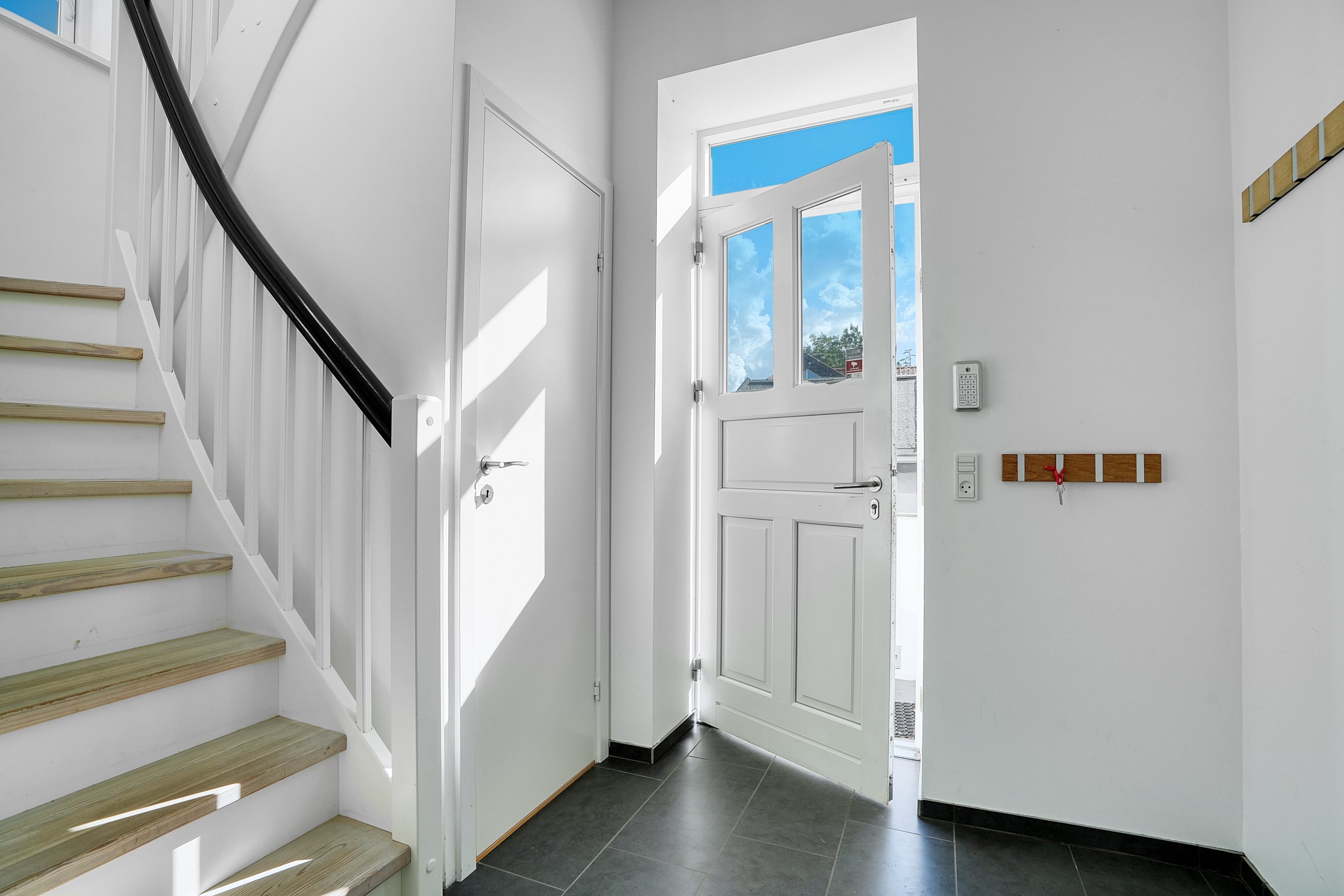 Fremhævet entré billede i fuldskærmstilstand. Billede af Søvænget 23, 3100 Hornbæk