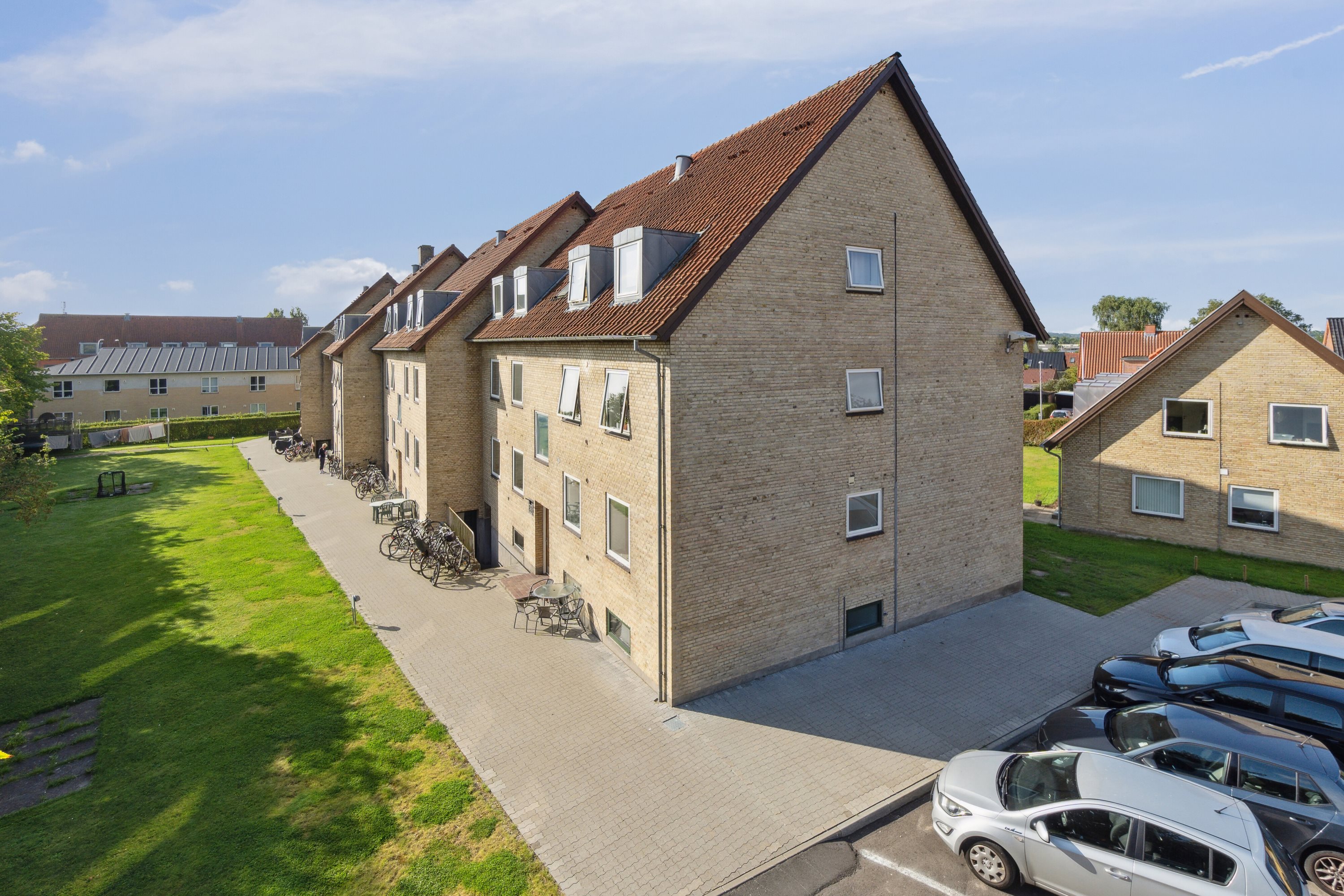 Miniaturebillede 1: udendørs. Billede af Tousvej 83, 2. tv., 8230 Åbyhøj