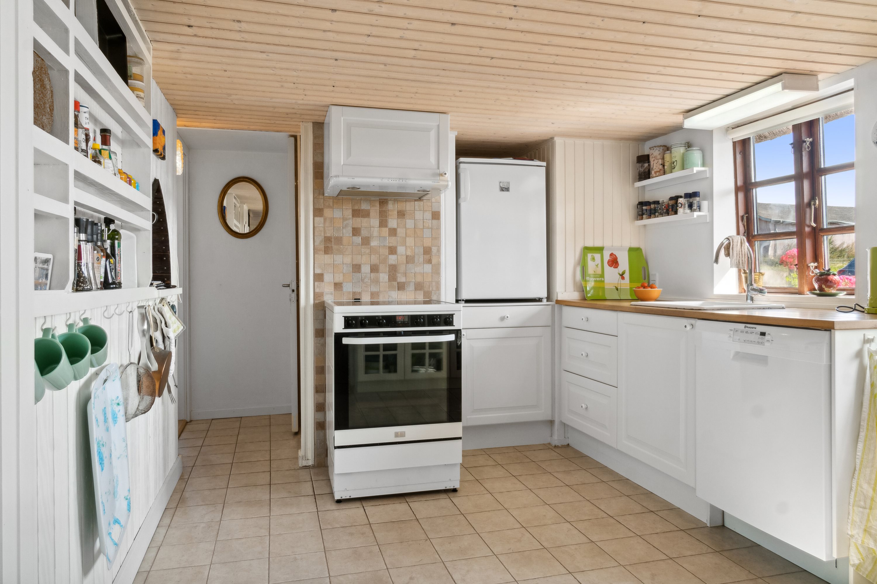 Fremhævet køkken billede i fuldskærmstilstand. Billede af Svinøvej 146, 4750 Lundby