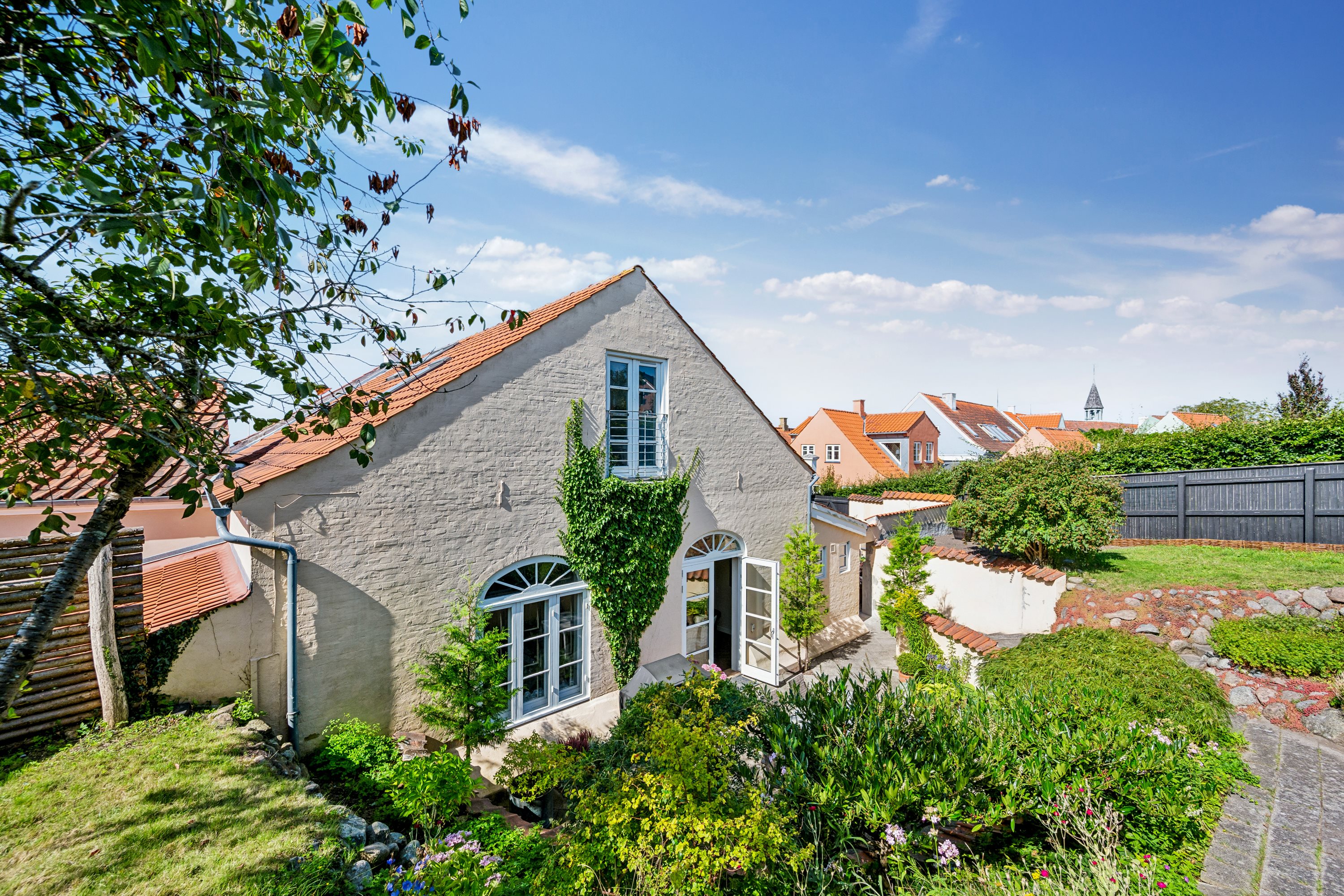 Fremhævet ejendom 1 billede i fuldskærmstilstand. Billede af Overgade 17, 8400 Ebeltoft