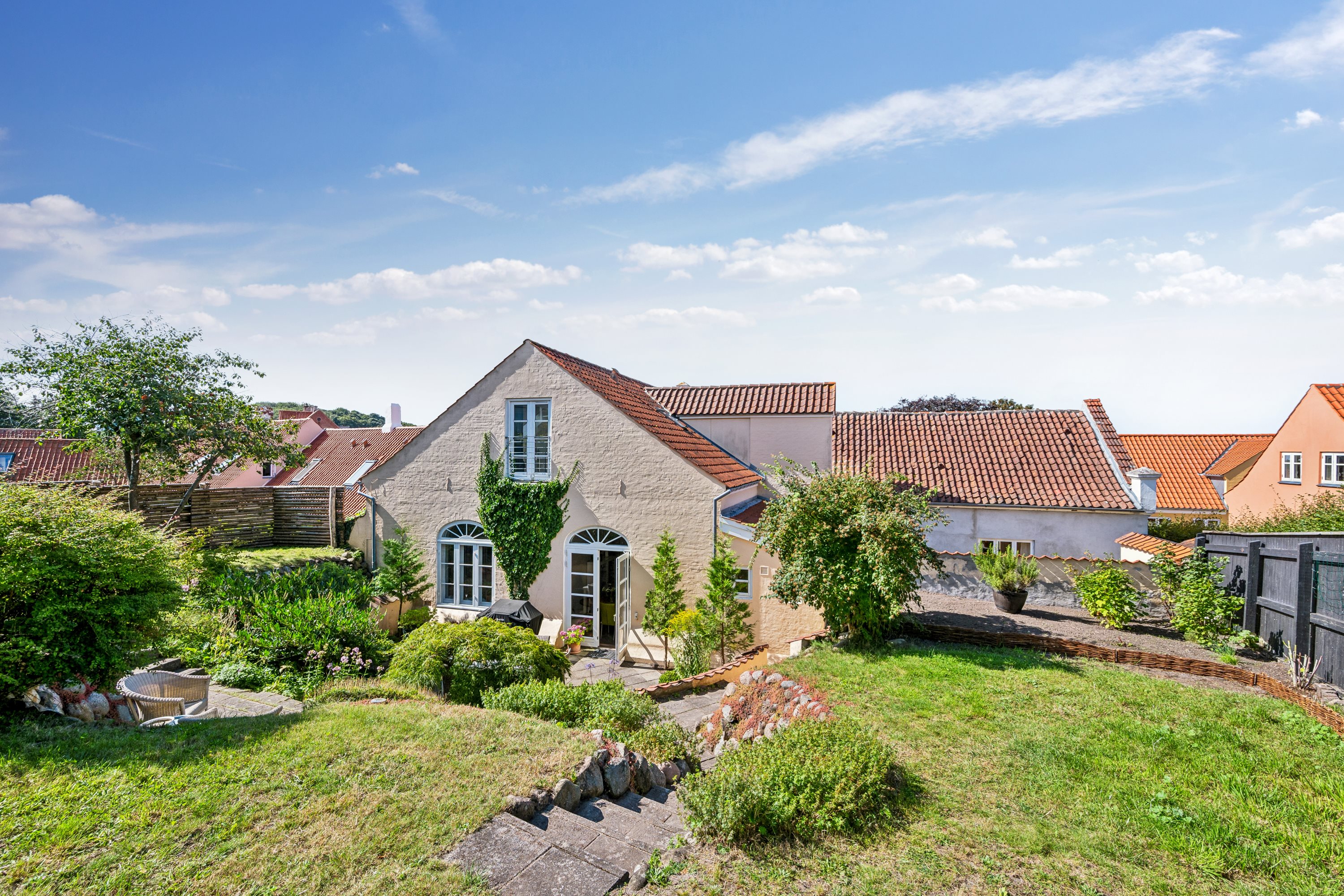 Fremhævet ejendom 1 billede i fuldskærmstilstand. Billede af Overgade 17, 8400 Ebeltoft