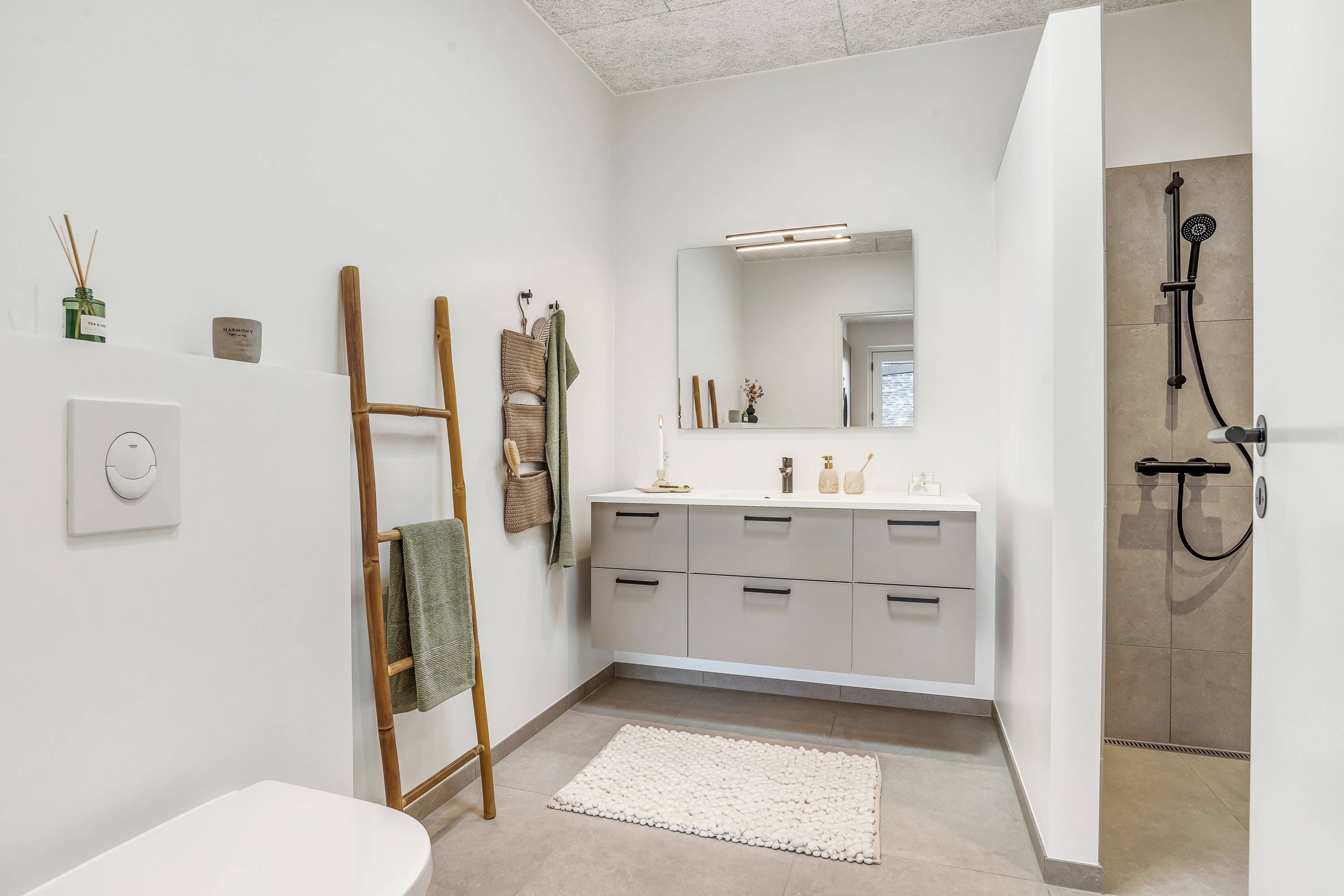 Fremhævet  billede i fuldskærmstilstand. Billede af Kronhjorten 51, Halgårde, 7500 Holstebro