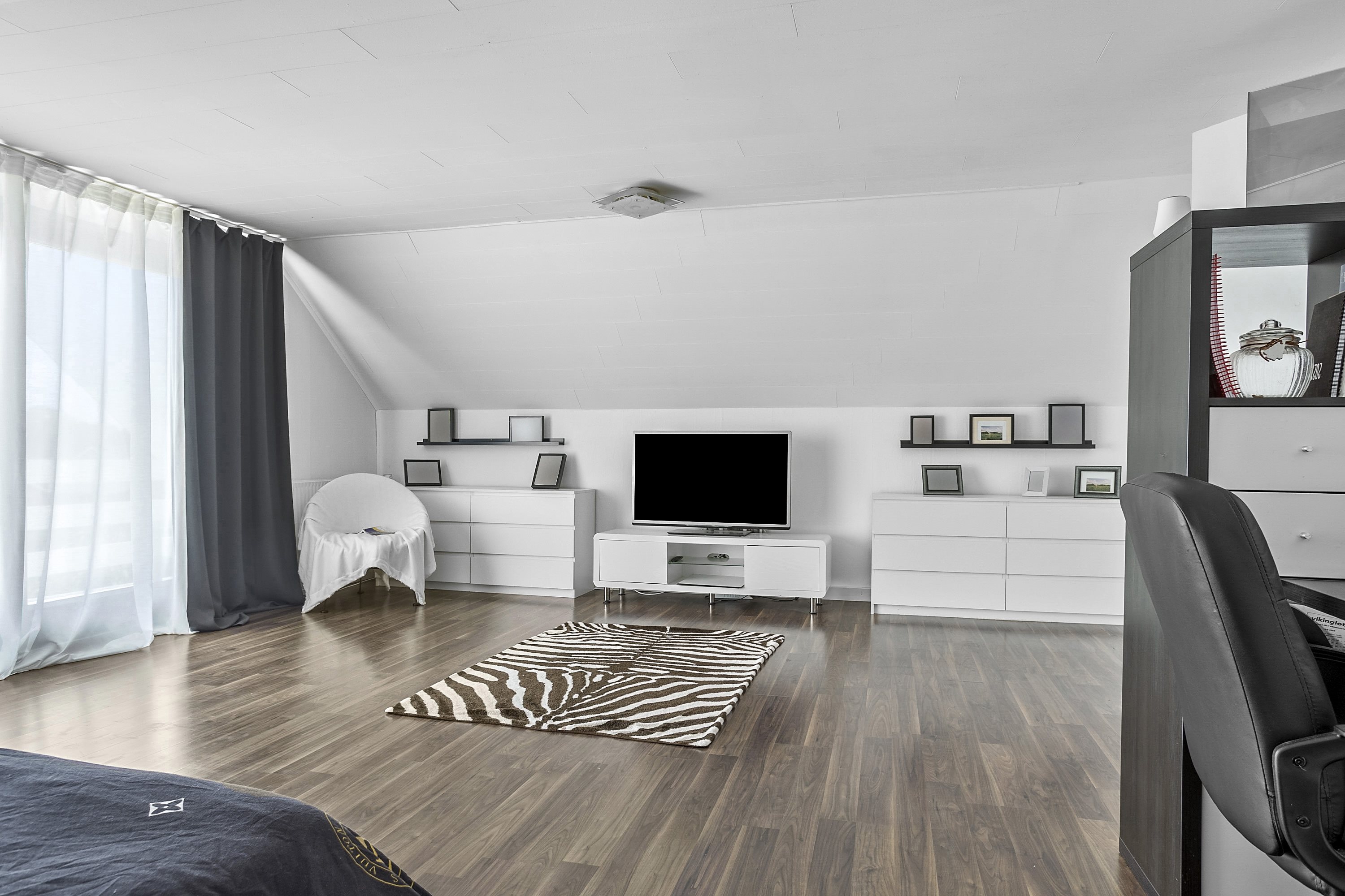 Fremhævet stue billede i fuldskærmstilstand. Billede af Lyngvej 8, 6600 Vejen