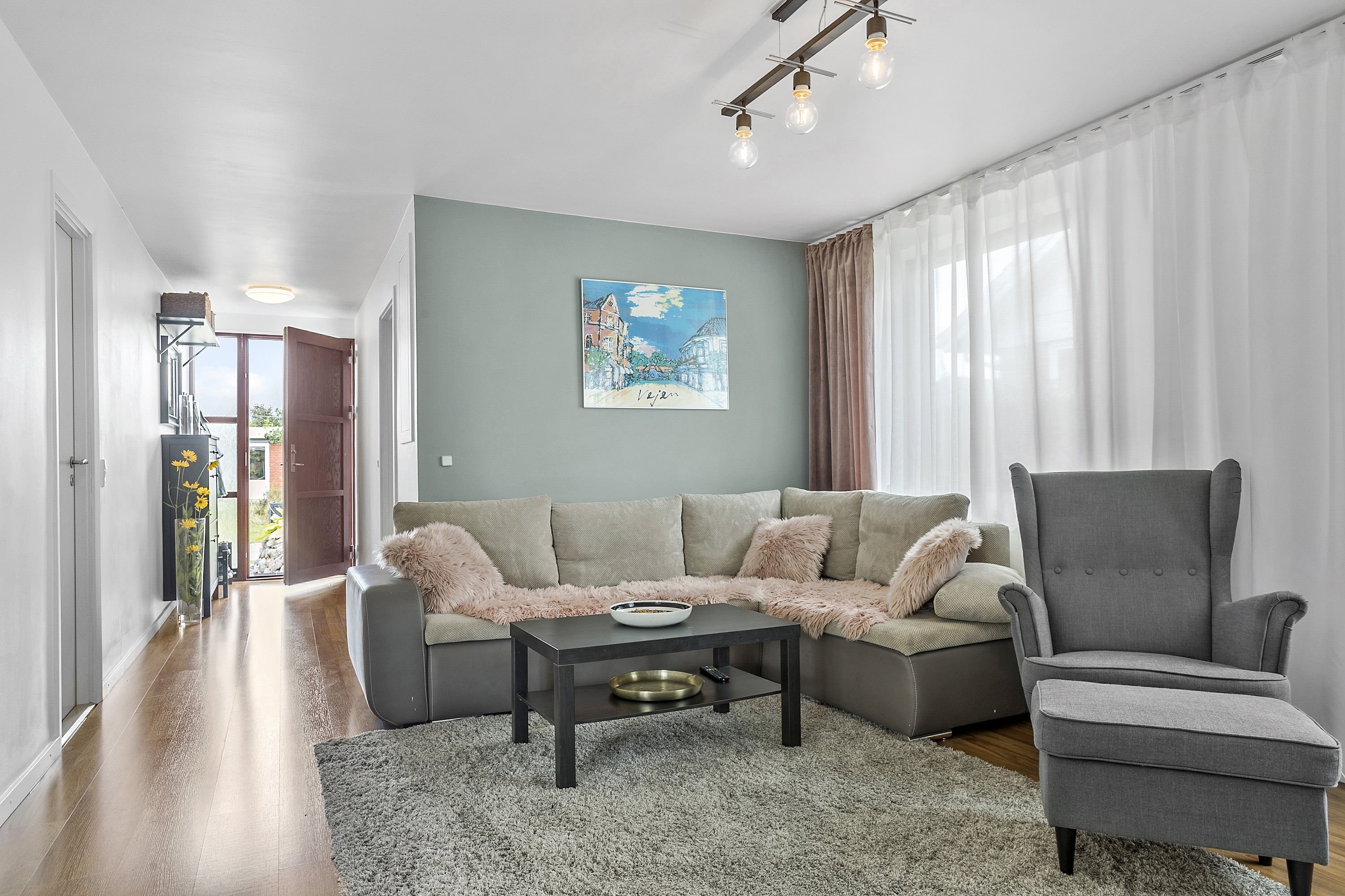 Fremhævet stue billede i fuldskærmstilstand. Billede af Lyngvej 8, 6600 Vejen