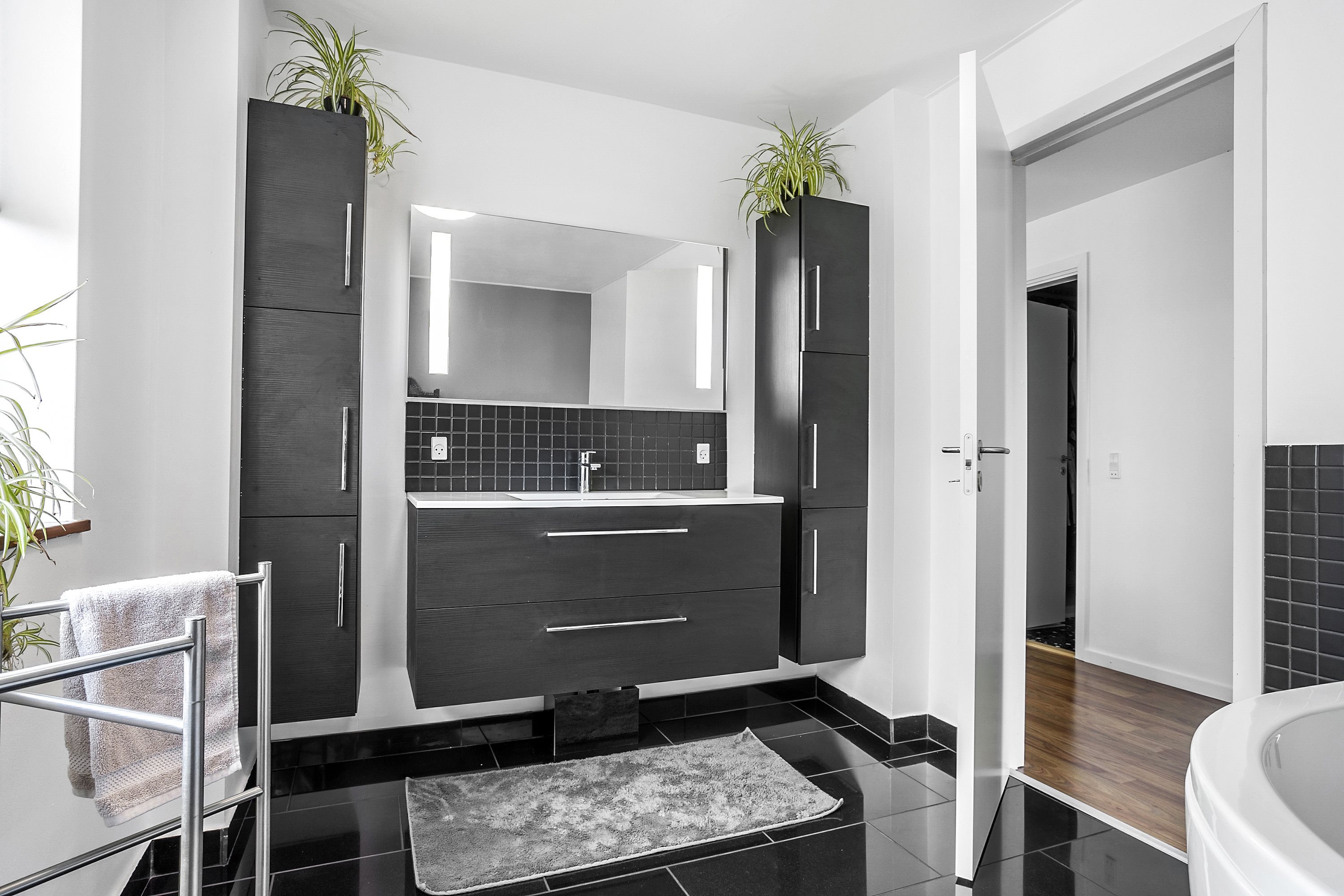 Fremhævet badeværelse billede i fuldskærmstilstand. Billede af Lyngvej 8, 6600 Vejen