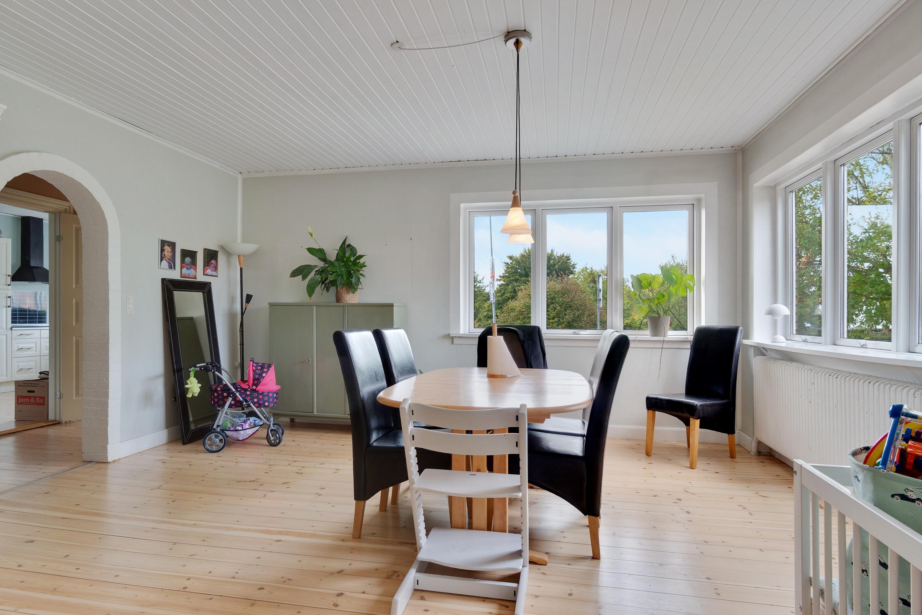 Fremhævet stue billede i fuldskærmstilstand. Billede af Odensevej 146, Aunslev, 5800 Nyborg