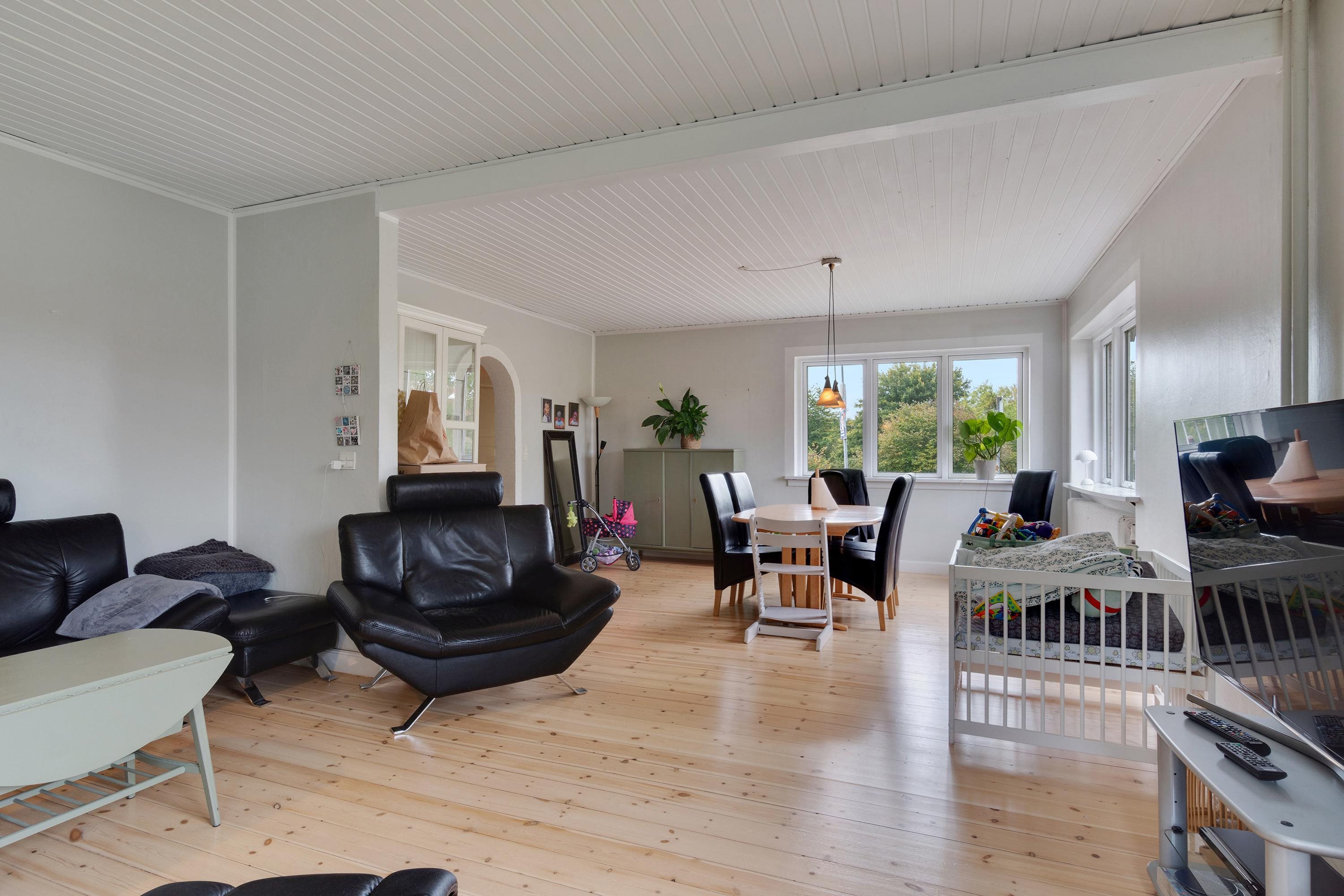 Fremhævet stue billede i fuldskærmstilstand. Billede af Odensevej 146, Aunslev, 5800 Nyborg