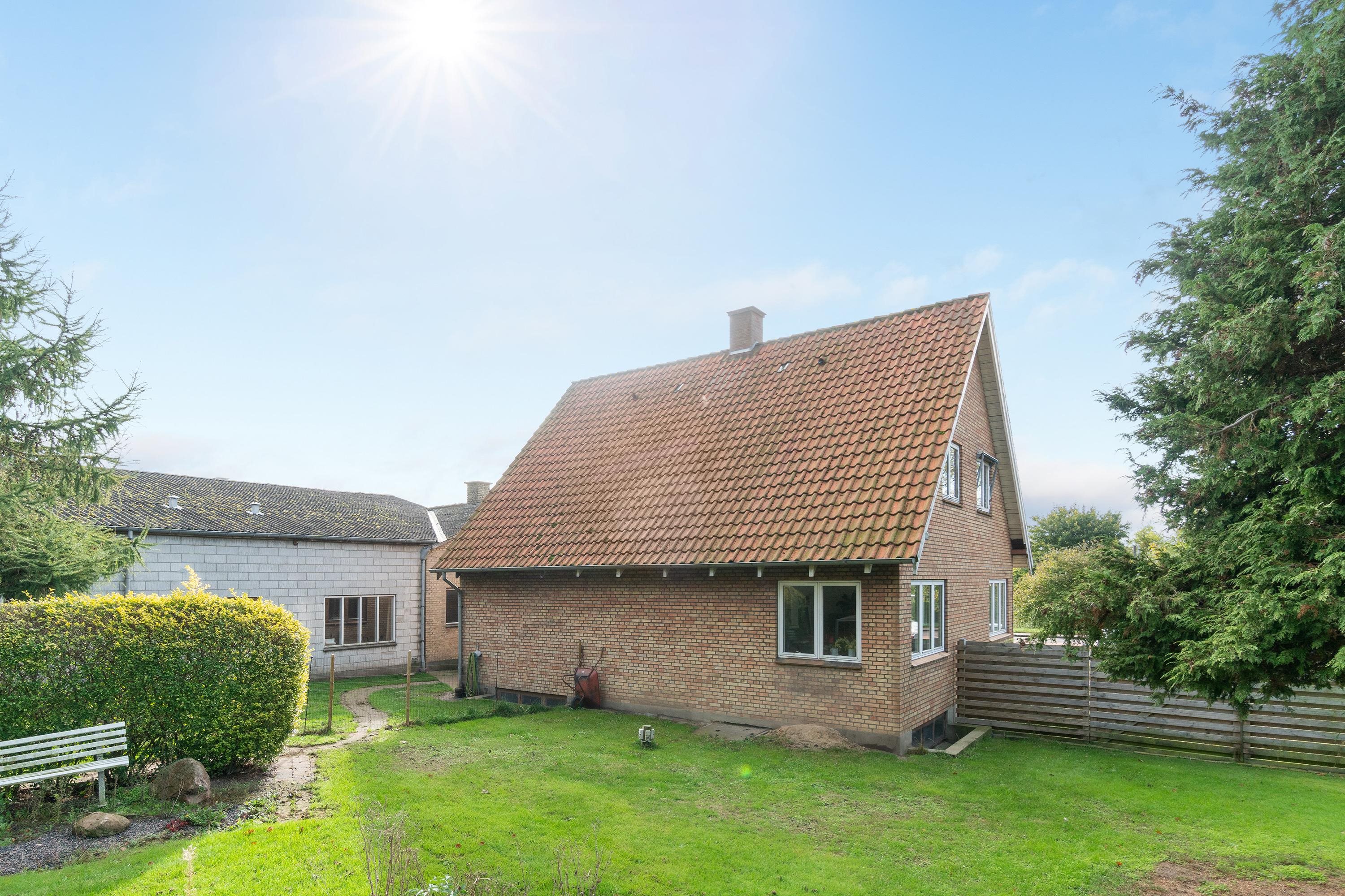 Fremhævet set fra haven billede i fuldskærmstilstand. Billede af Odensevej 146, Aunslev, 5800 Nyborg