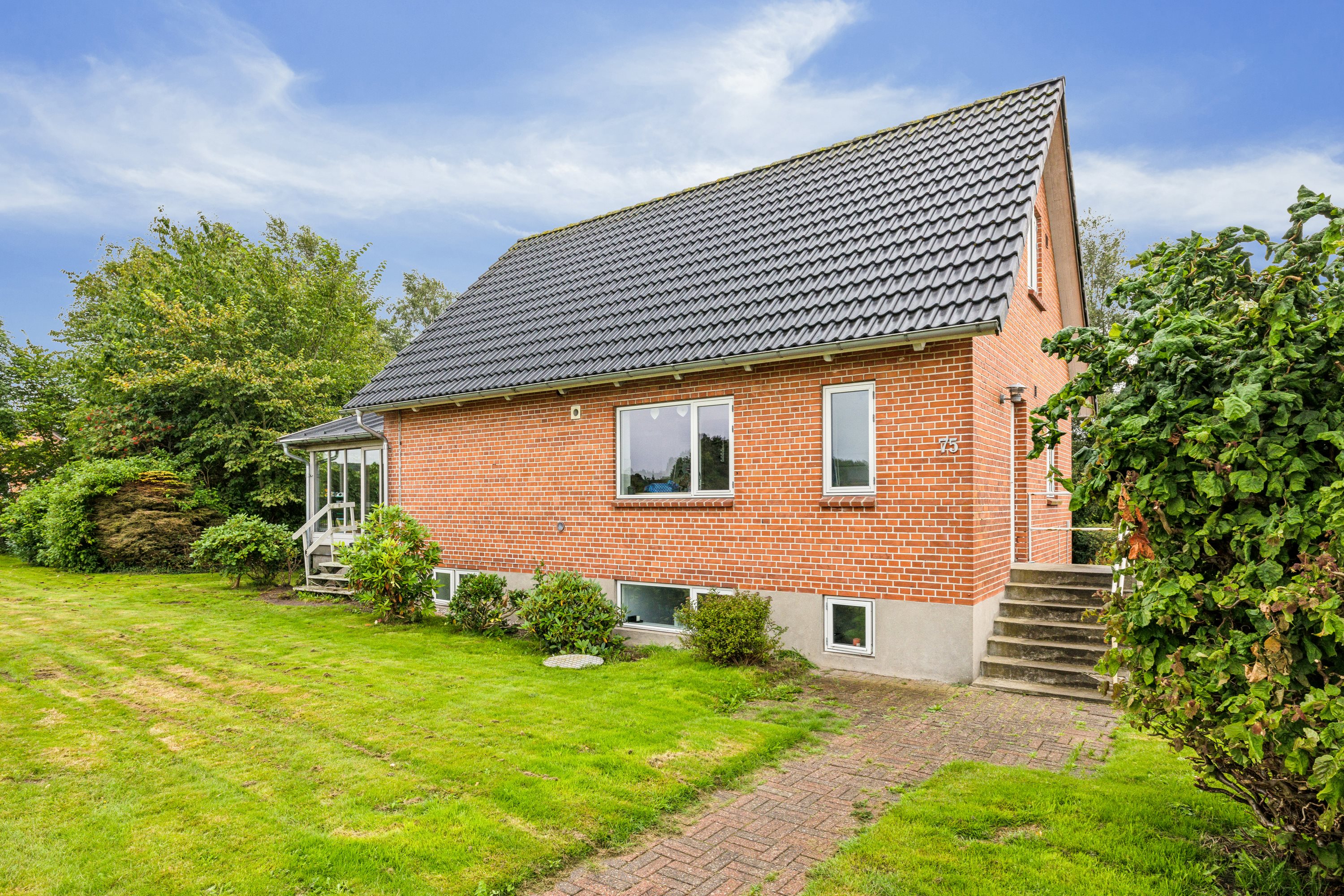 Fremhævet ejendom 1 billede i fuldskærmstilstand. Billede af Hovedgaden 75, 8831 Løgstrup