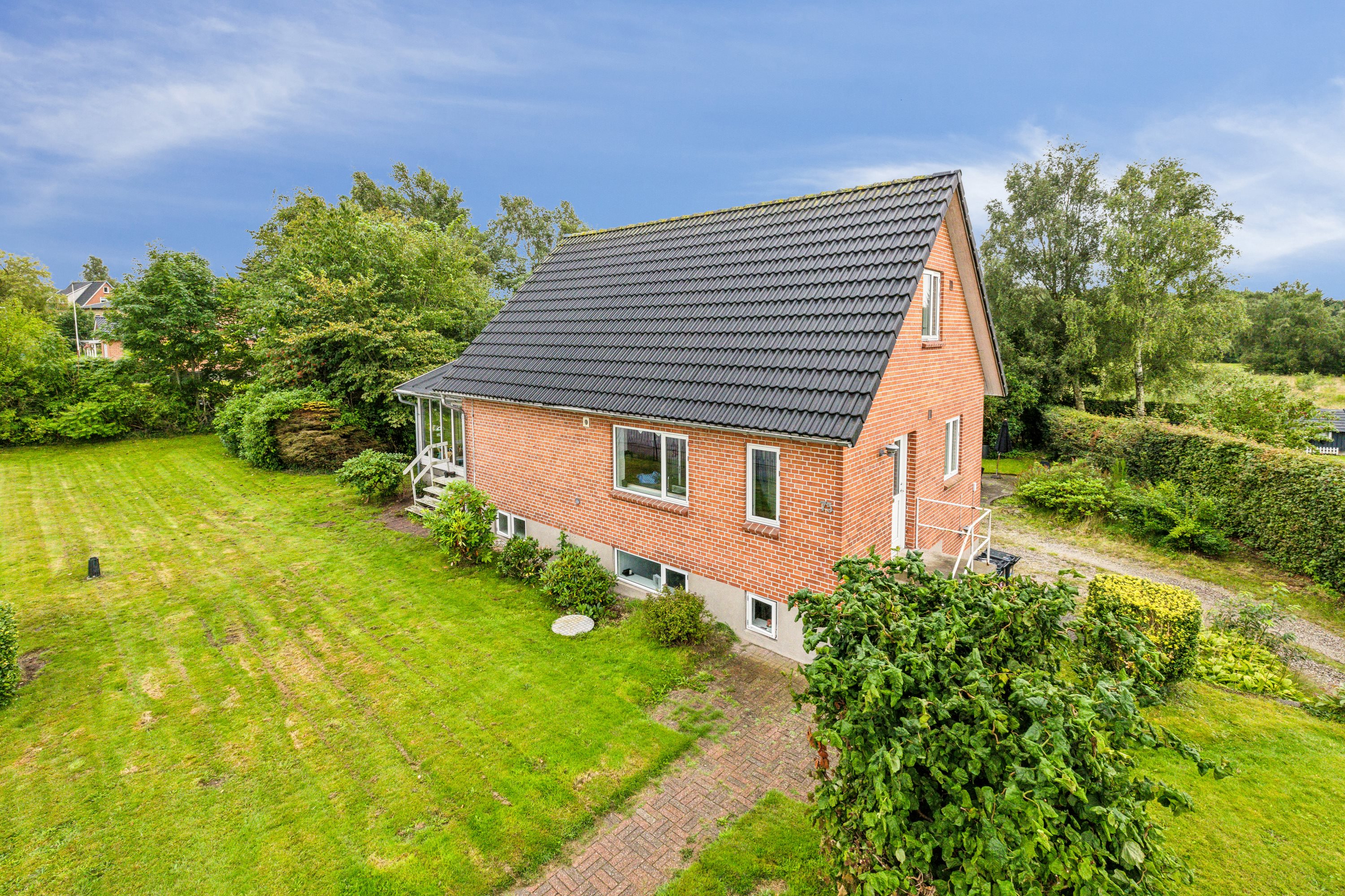 Miniaturebillede 1: ejendom 1. Billede af Hovedgaden 75, 8831 Løgstrup