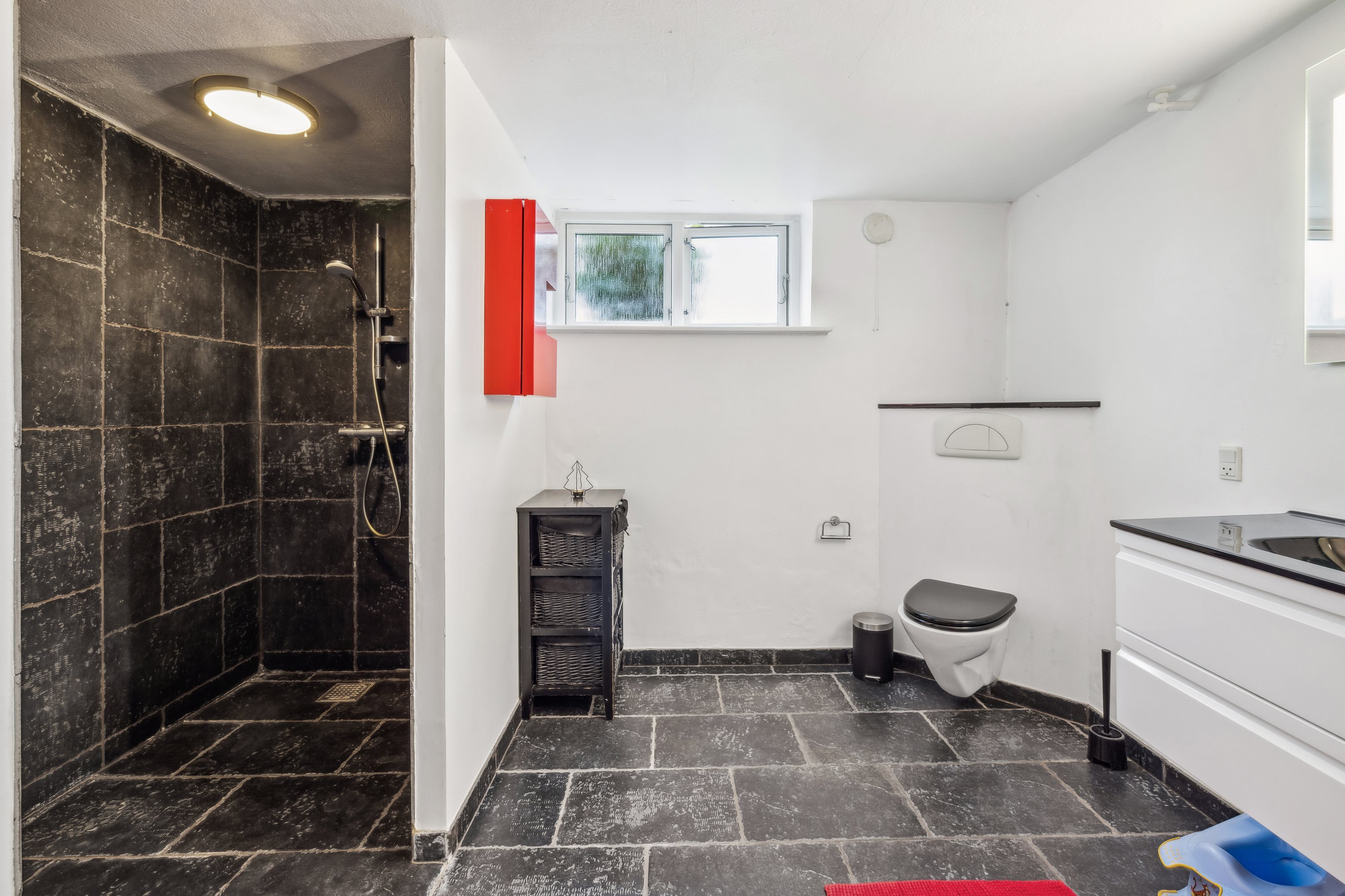 Fremhævet badeværelse billede i fuldskærmstilstand. Billede af Hovedgaden 75, 8831 Løgstrup