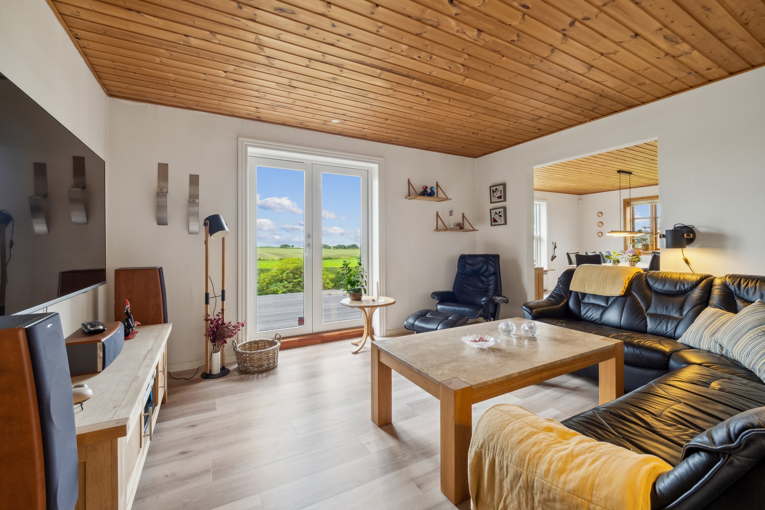 Fremhævet stue billede i fuldskærmstilstand. Billede af Næssundvej 284, Ø Hvidbjerg, 7970 Redsted M