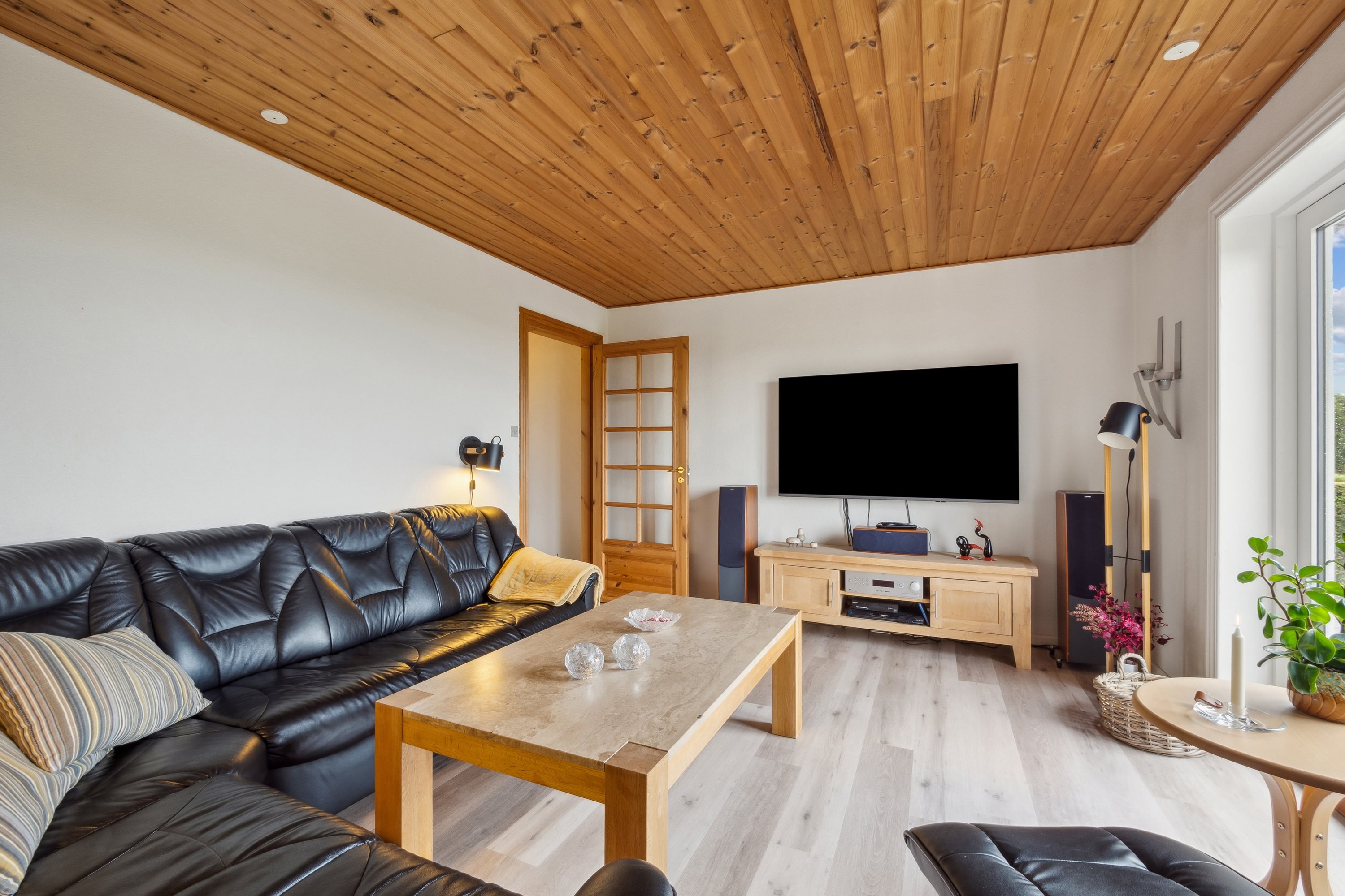 Fremhævet stue billede i fuldskærmstilstand. Billede af Næssundvej 284, Ø Hvidbjerg, 7970 Redsted M