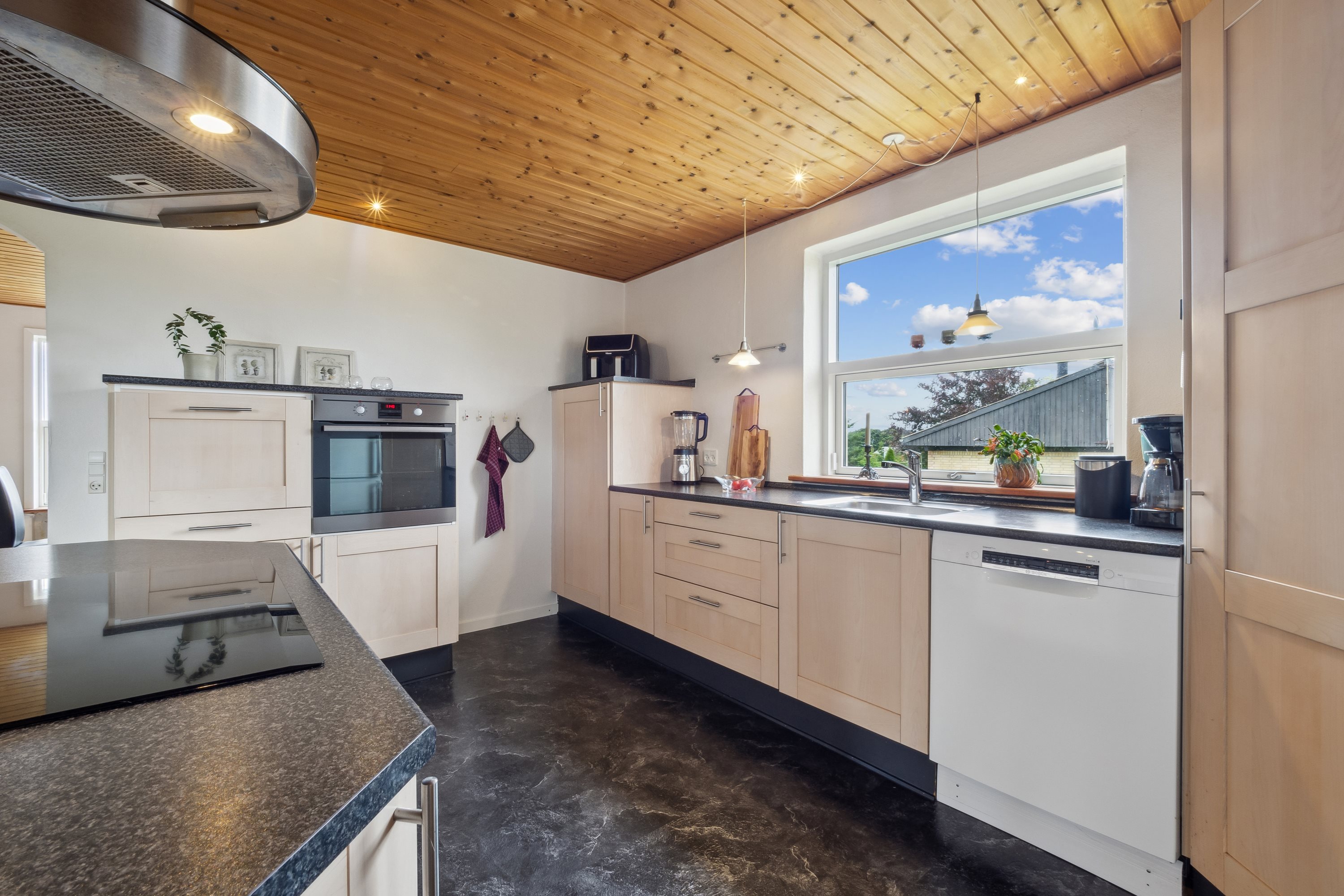 Fremhævet køkken billede i fuldskærmstilstand. Billede af Næssundvej 284, Ø Hvidbjerg, 7970 Redsted M