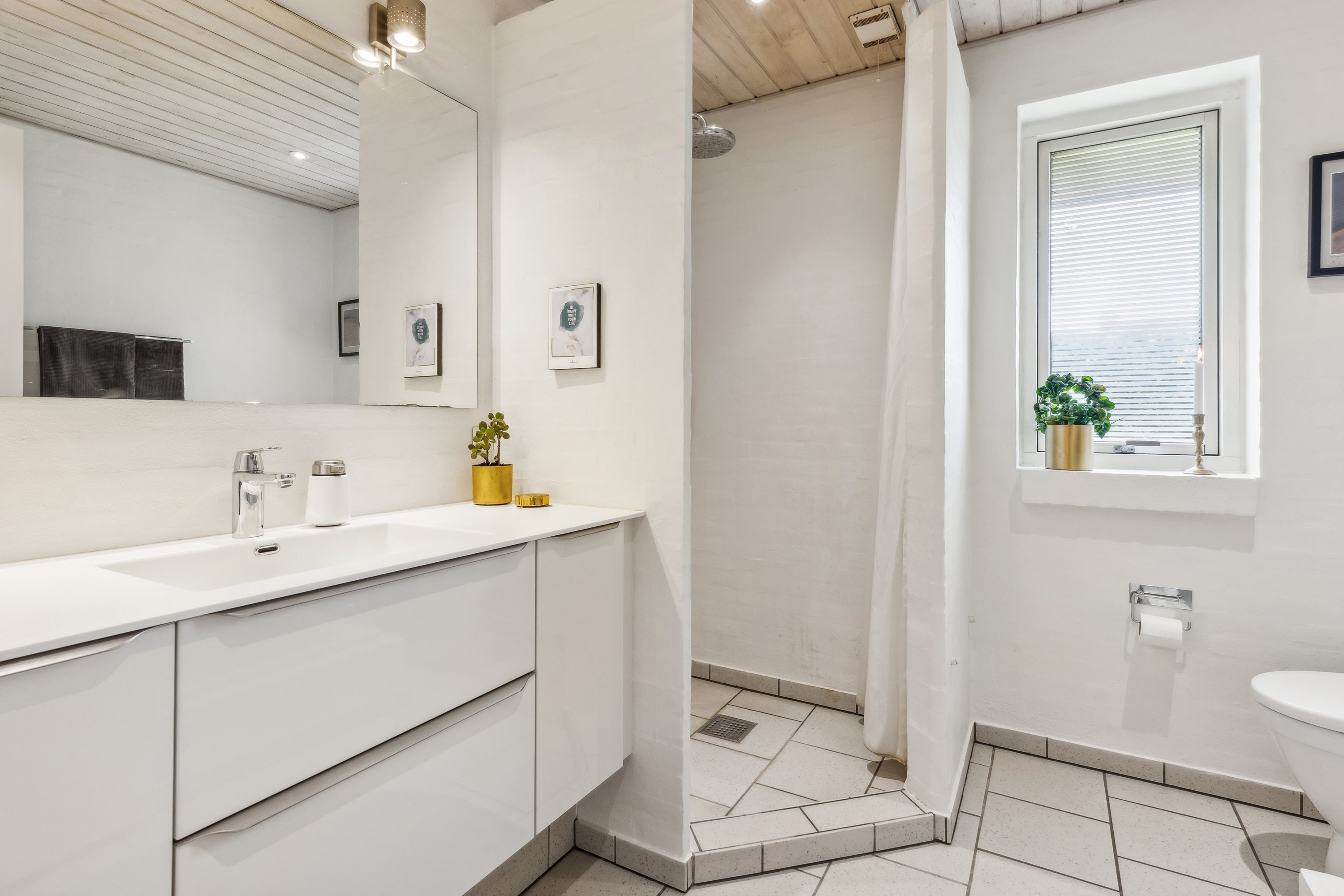 Fremhævet badeværelse billede i fuldskærmstilstand. Billede af Vesterhegnet 76, 4600 Køge