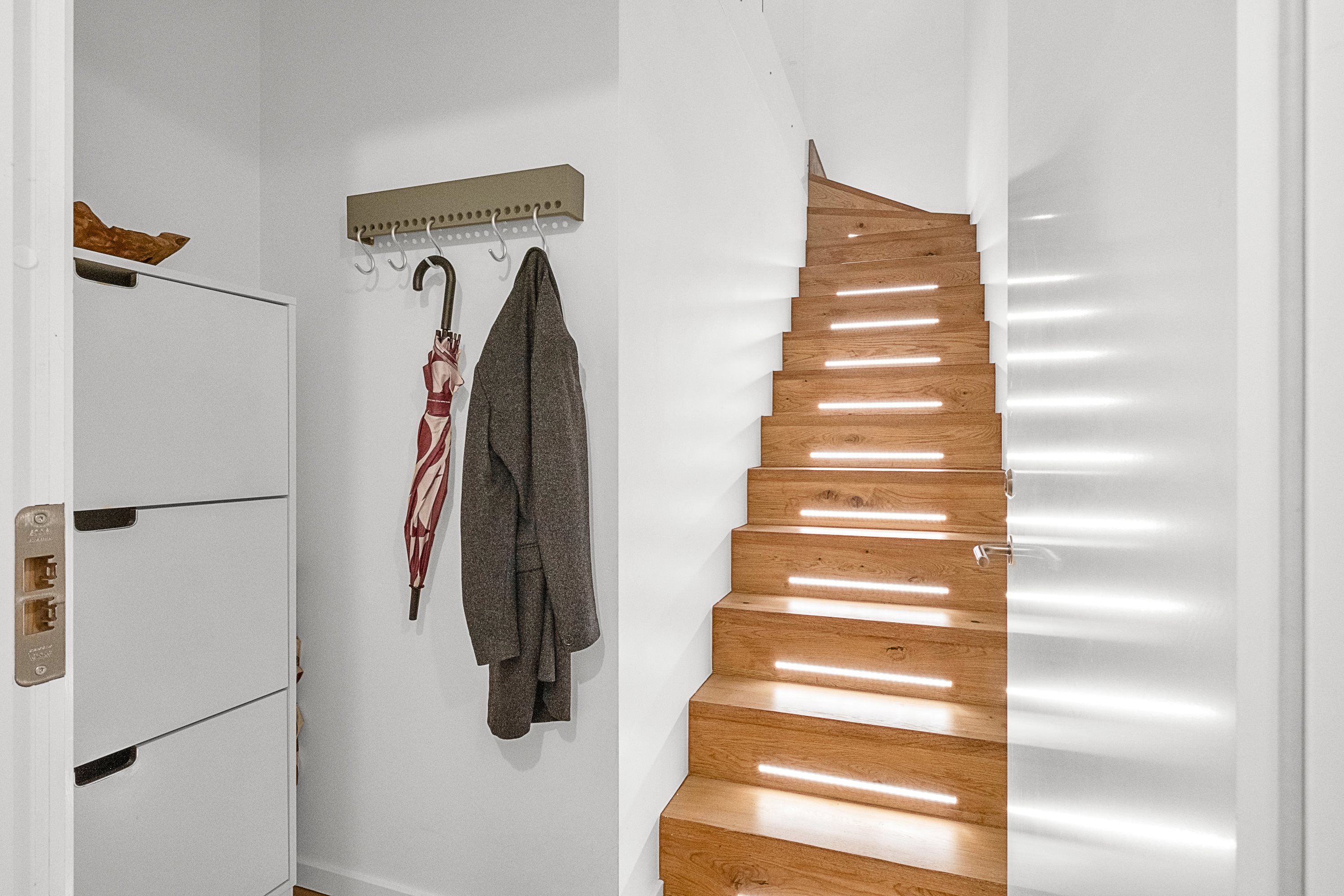 Fremhævet trappe billede i fuldskærmstilstand. Billede af Hallssti 7, 1. th., 8000 Aarhus C