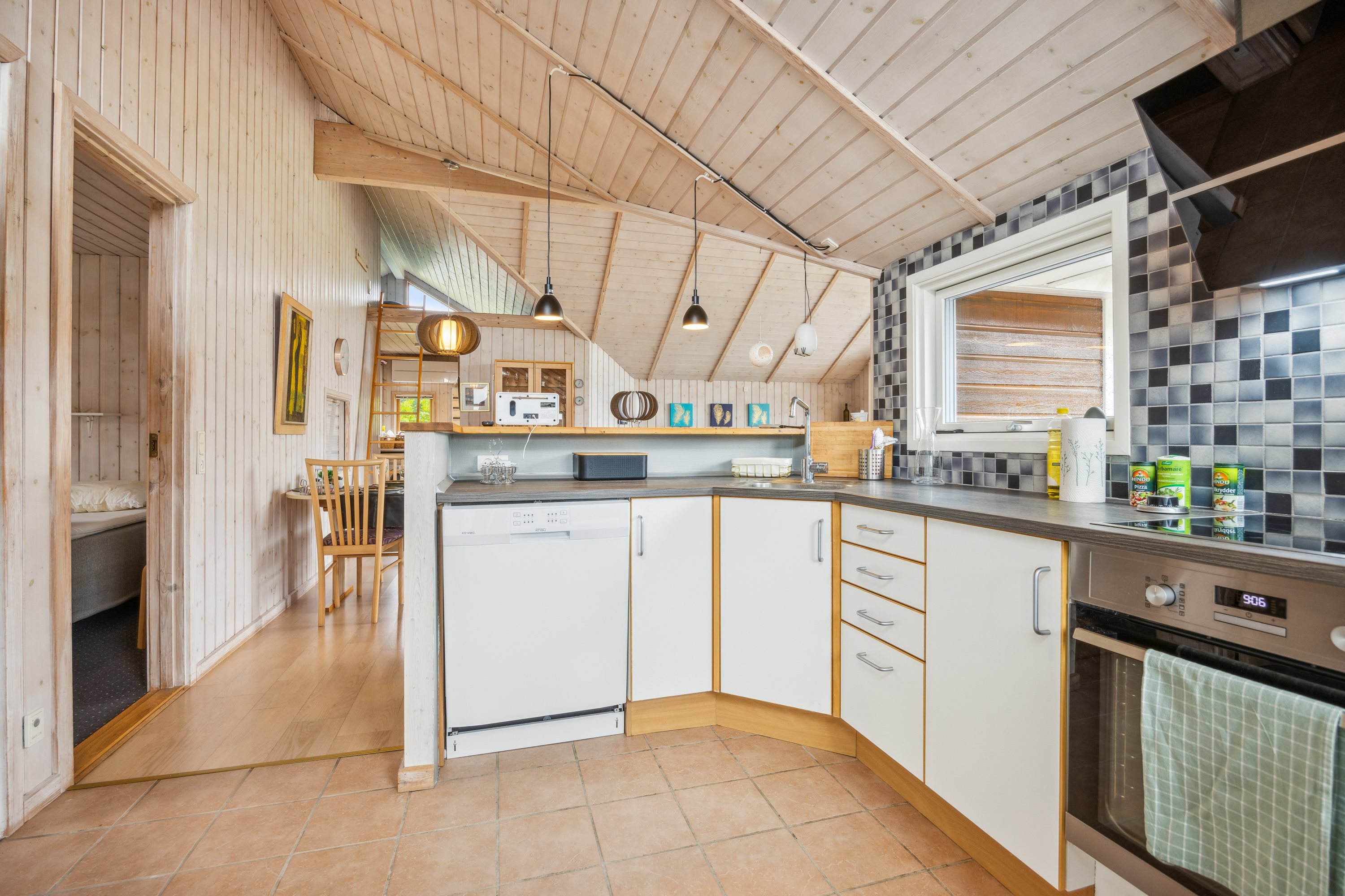 Fremhævet køkken billede i fuldskærmstilstand. Billede af Junovej 13, Gl Bisnap, 9370 Hals