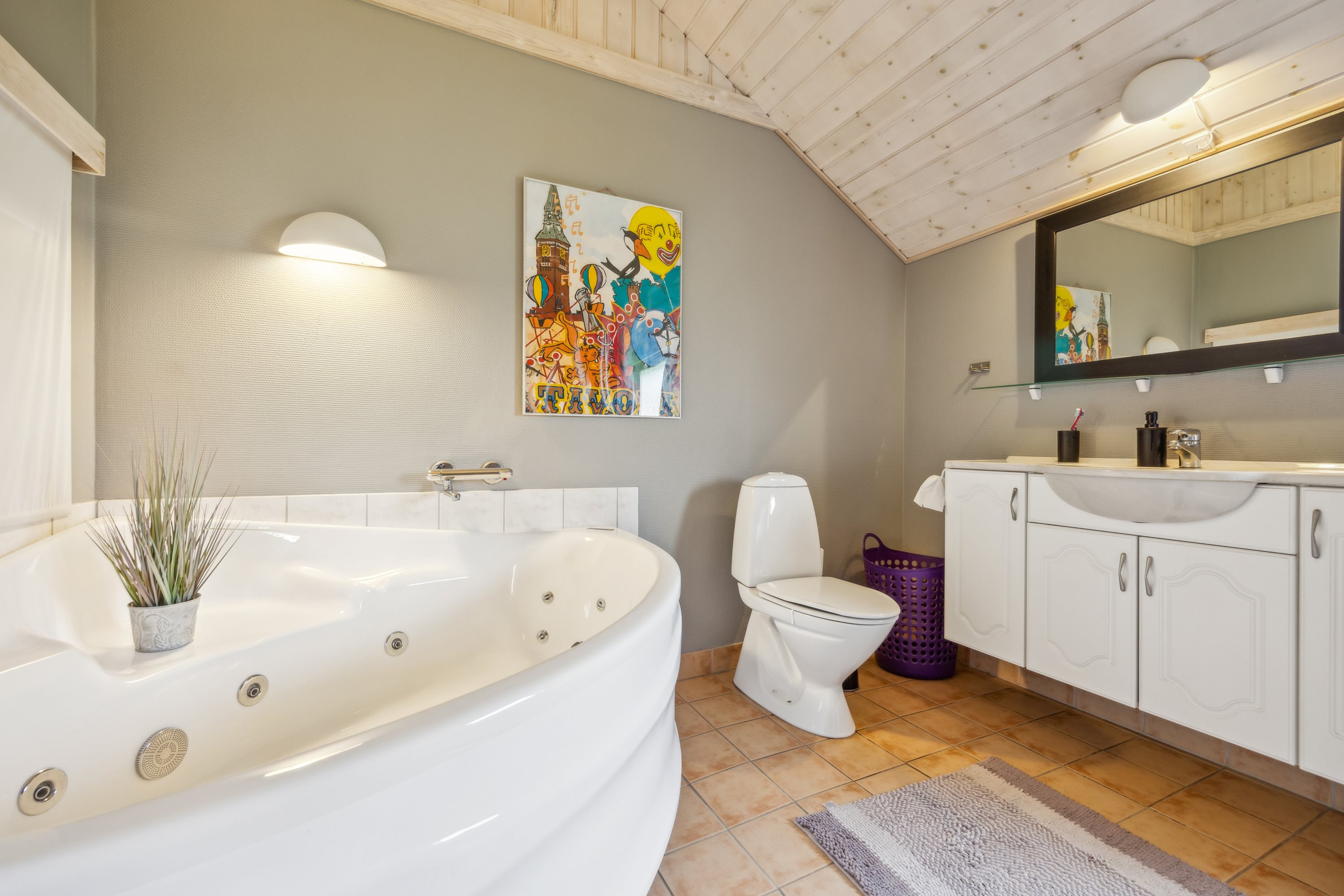 Fremhævet badeværelse billede i fuldskærmstilstand. Billede af Junovej 13, Gl Bisnap, 9370 Hals