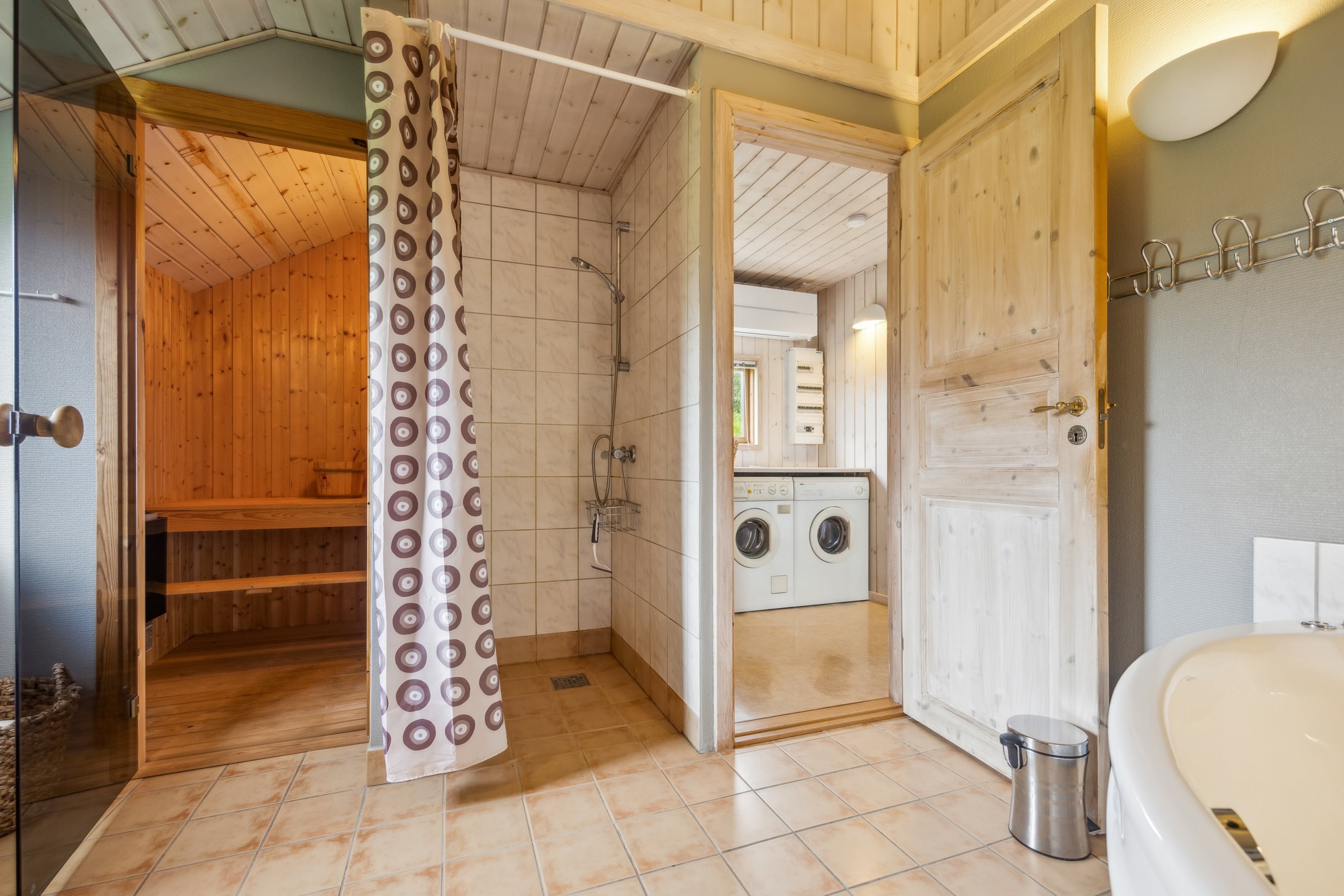 Fremhævet badeværelse billede i fuldskærmstilstand. Billede af Junovej 13, Gl Bisnap, 9370 Hals