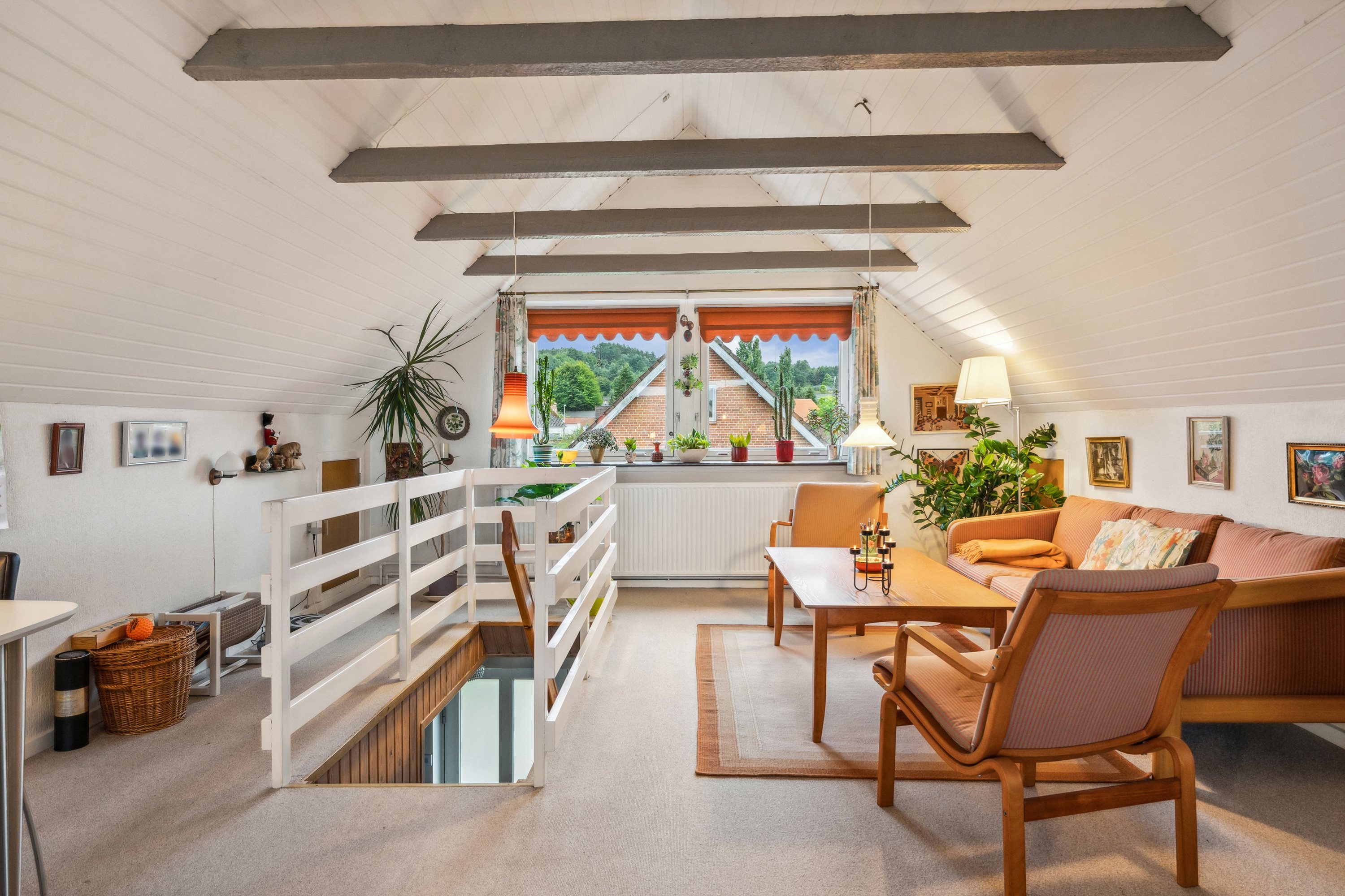 Fremhævet stue billede i fuldskærmstilstand. Billede af Engvej 4, 8860 Ulstrup